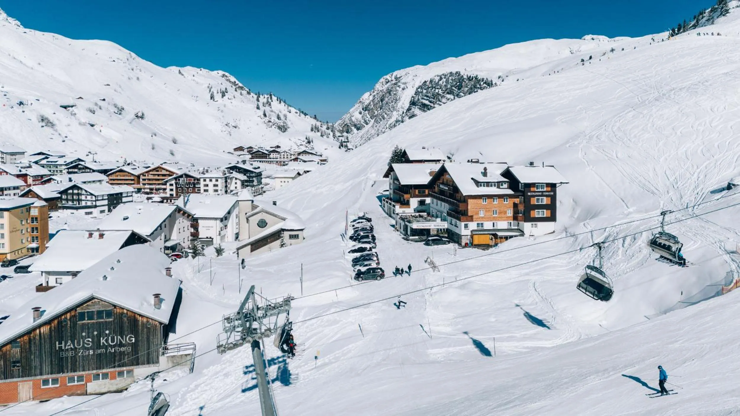 Skiing in Hotel Enzian