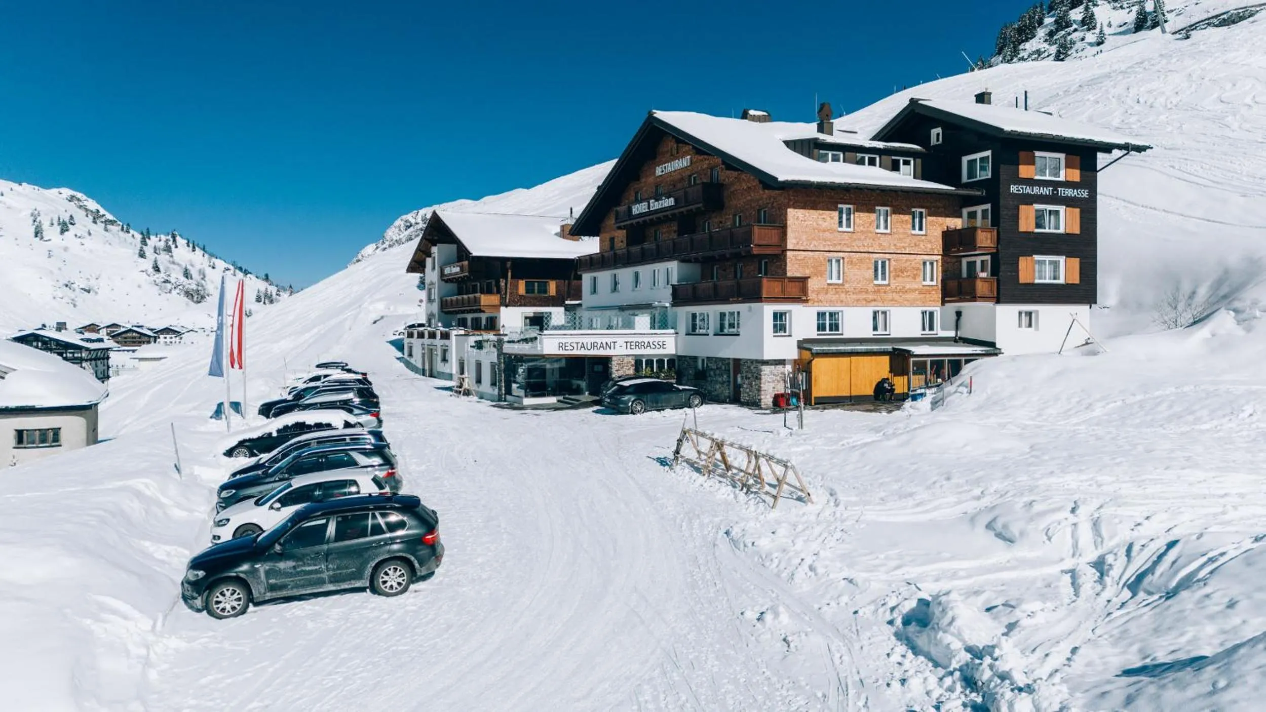 Skiing in Hotel Enzian