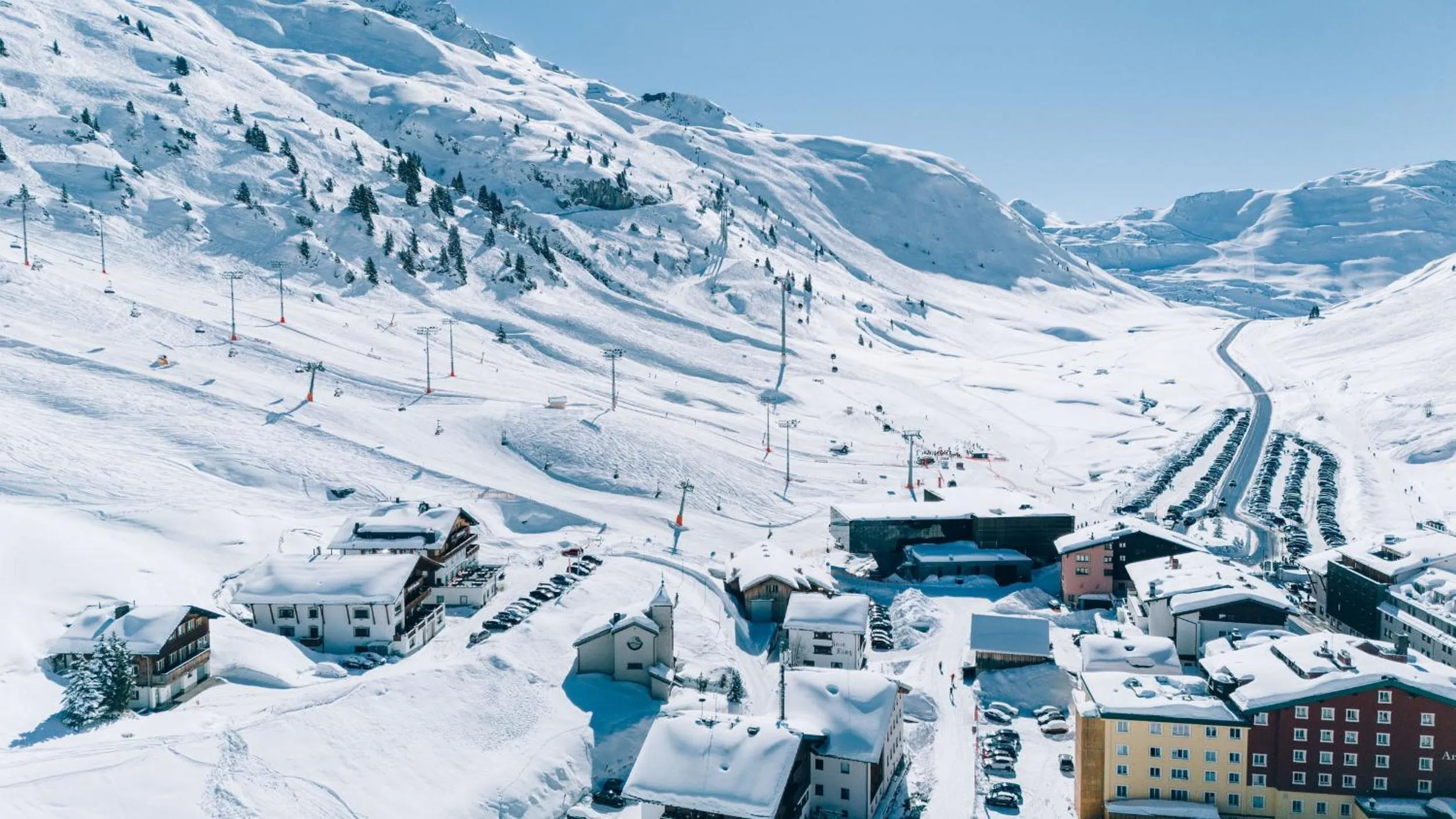 Skiing in Hotel Enzian