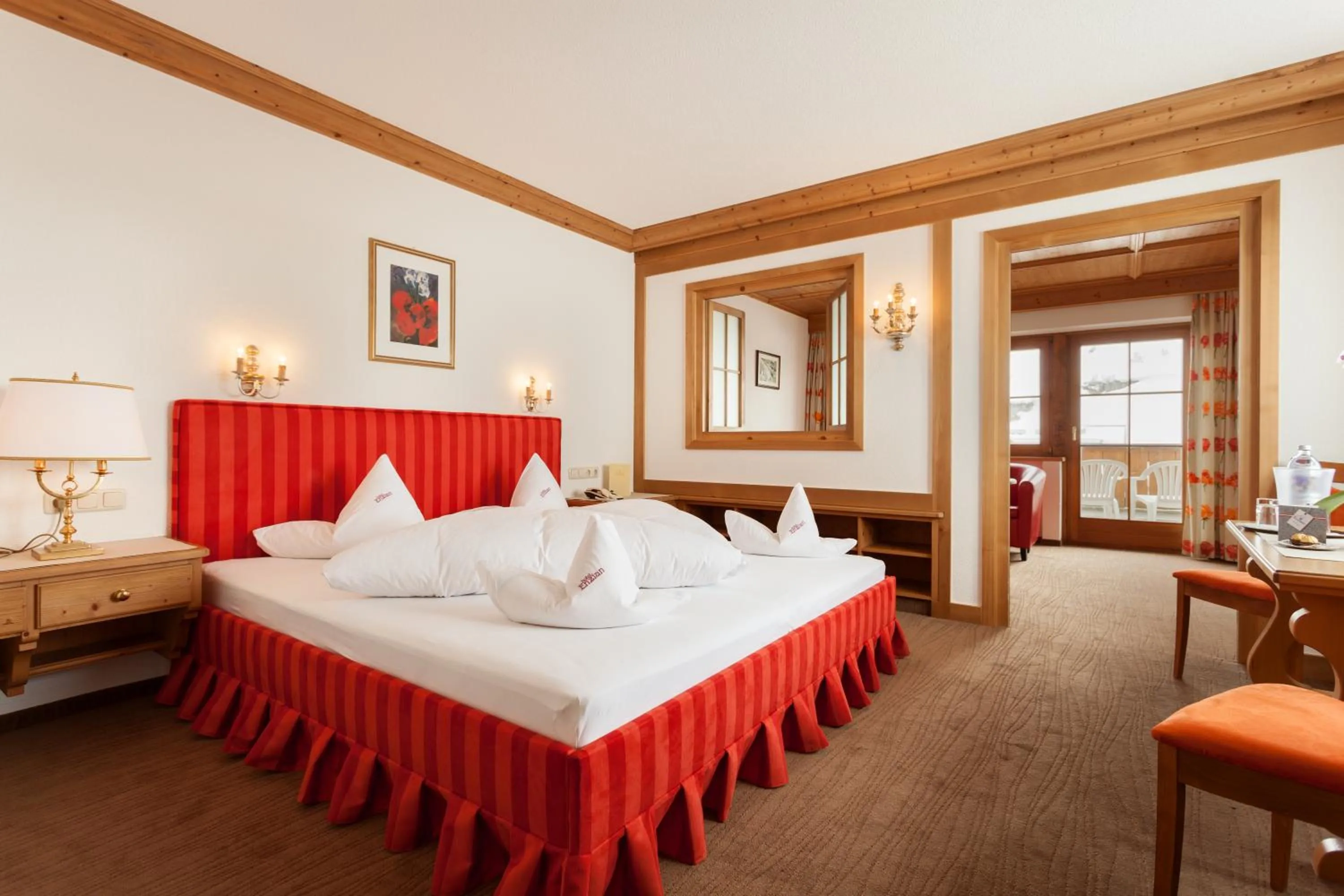 Photo of the whole room, Bed in Hotel Enzian