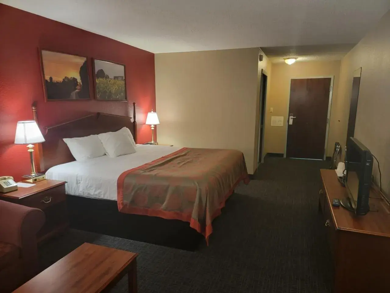 Photo of the whole room, Bed in Ramada by Wyndham Angola/Fremont Area Photo of the whole room, Bed in Ramada by Wyndham Angola/Fremont Area