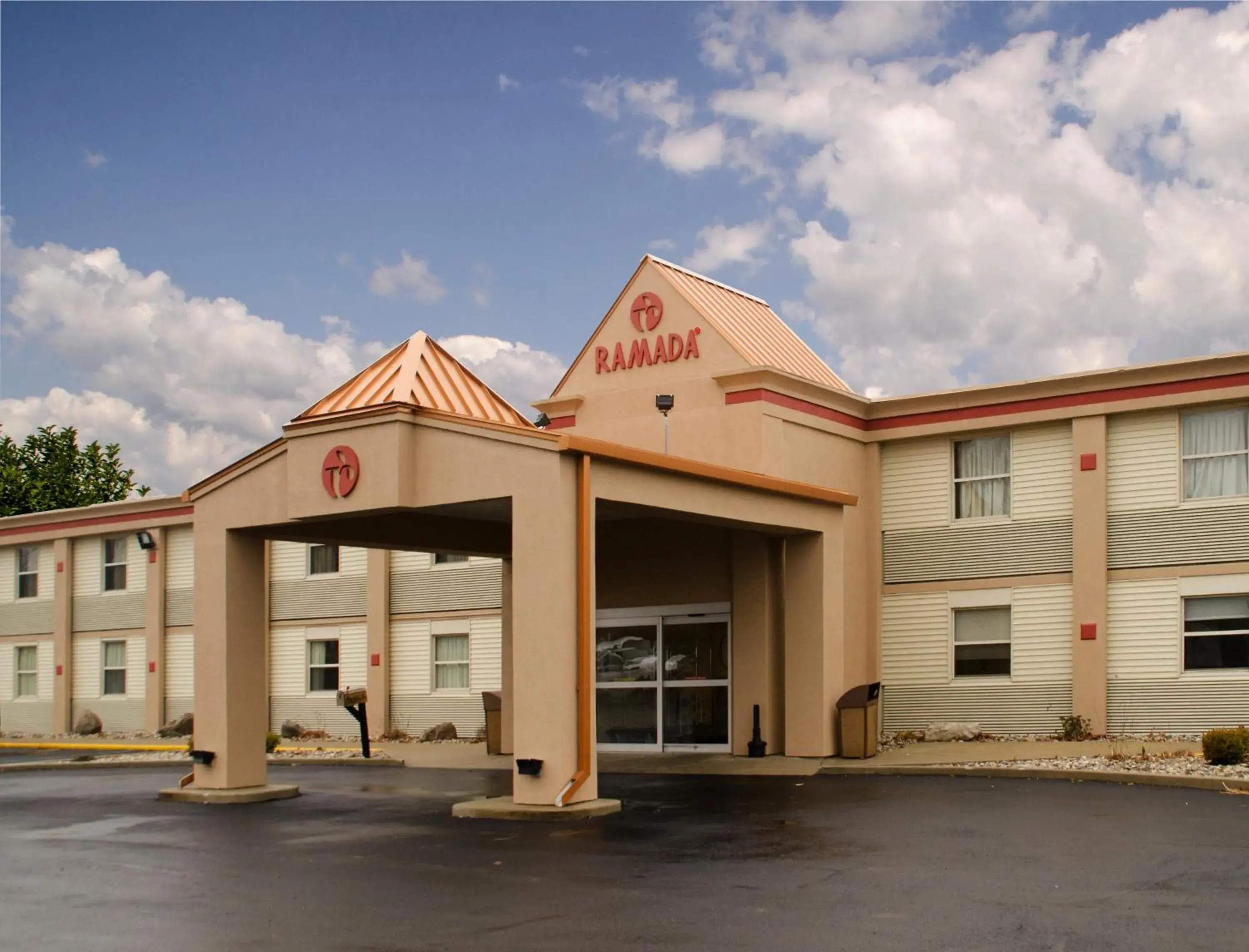 Property building in Ramada by Wyndham Angola/Fremont Area Property building in Ramada by Wyndham Angola/Fremont Area