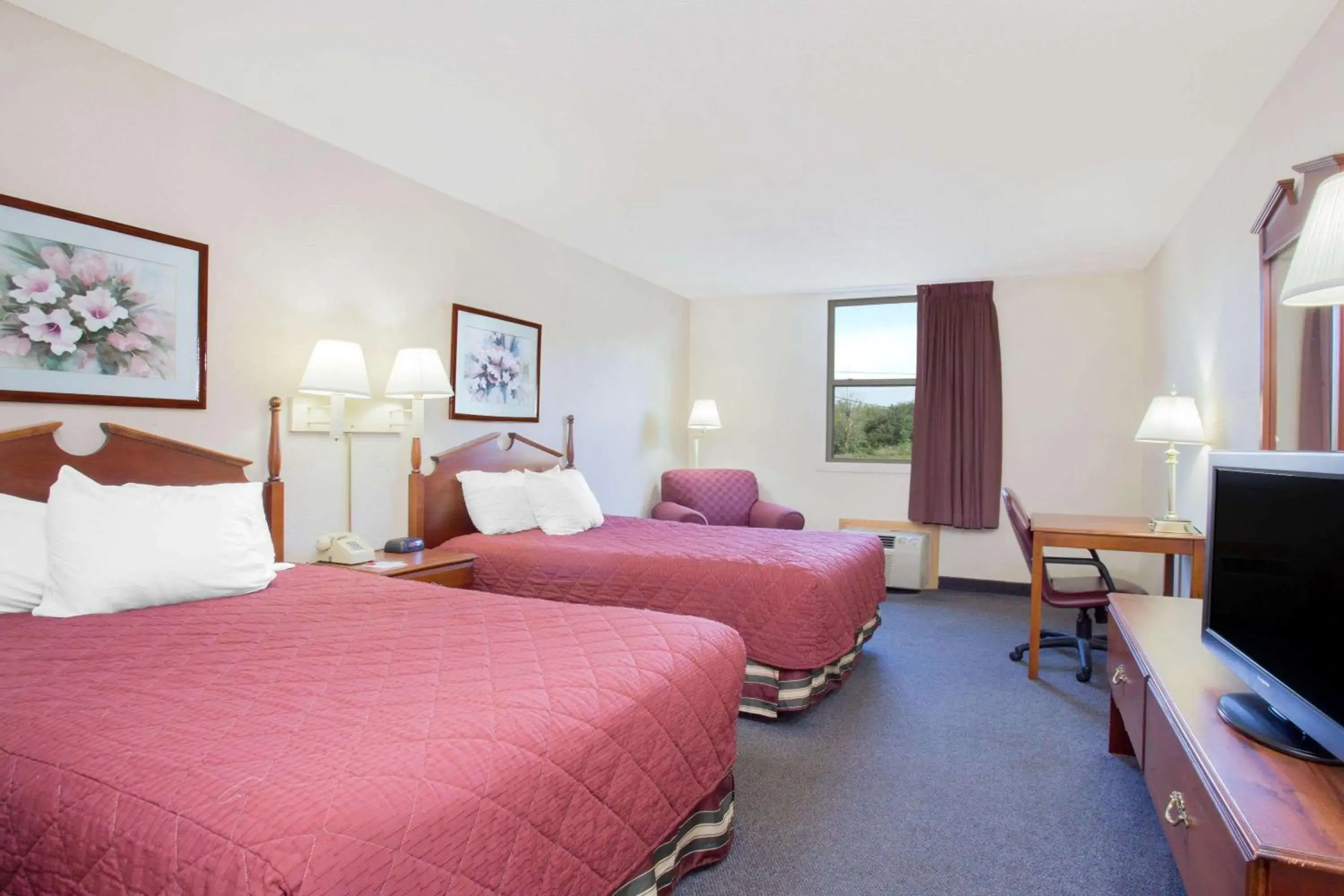 Photo of the whole room, Bed in Ramada by Wyndham Angola/Fremont Area Photo of the whole room, Bed in Ramada by Wyndham Angola/Fremont Area