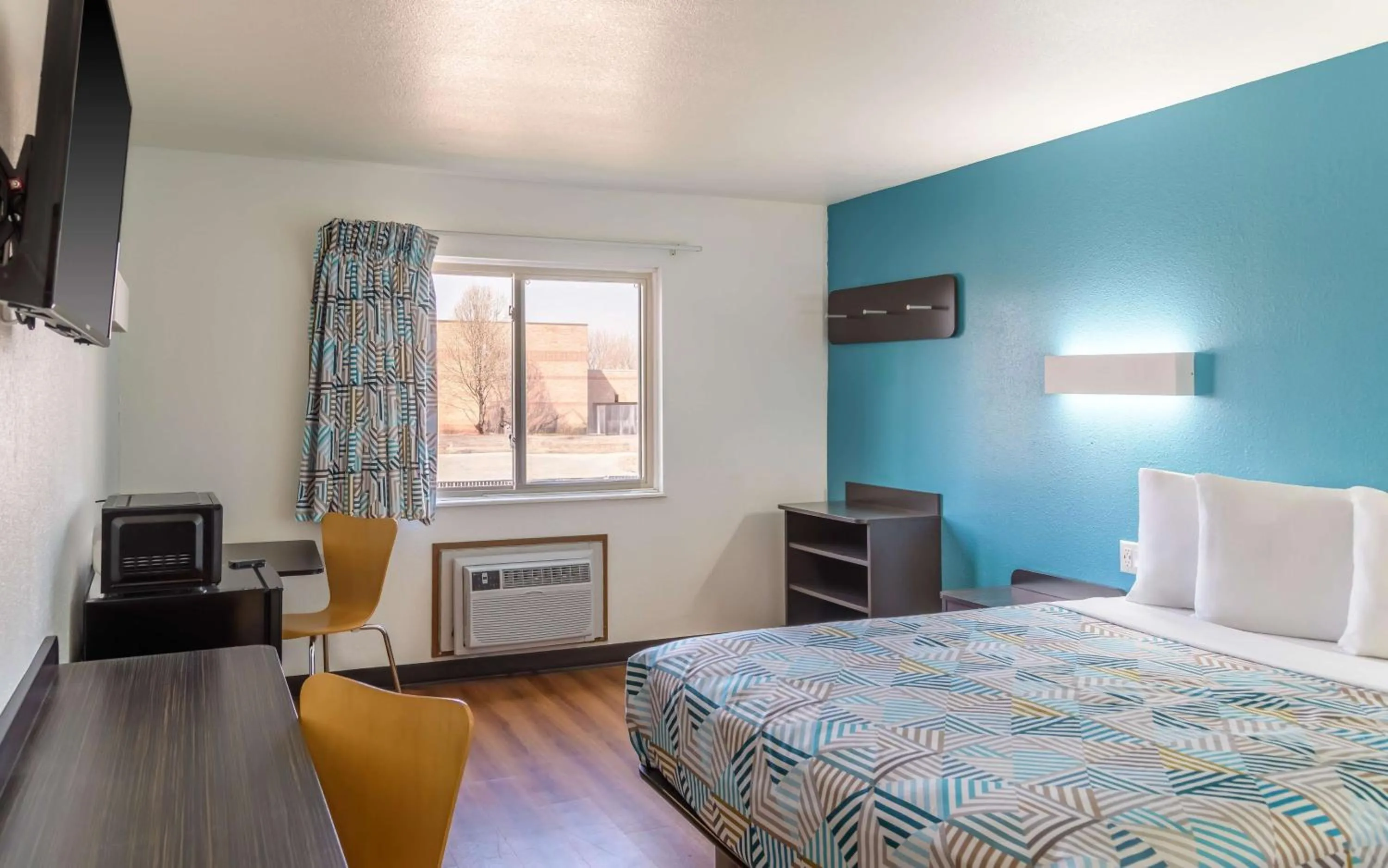 Bedroom, Bed in Motel 6-Sedalia, MO