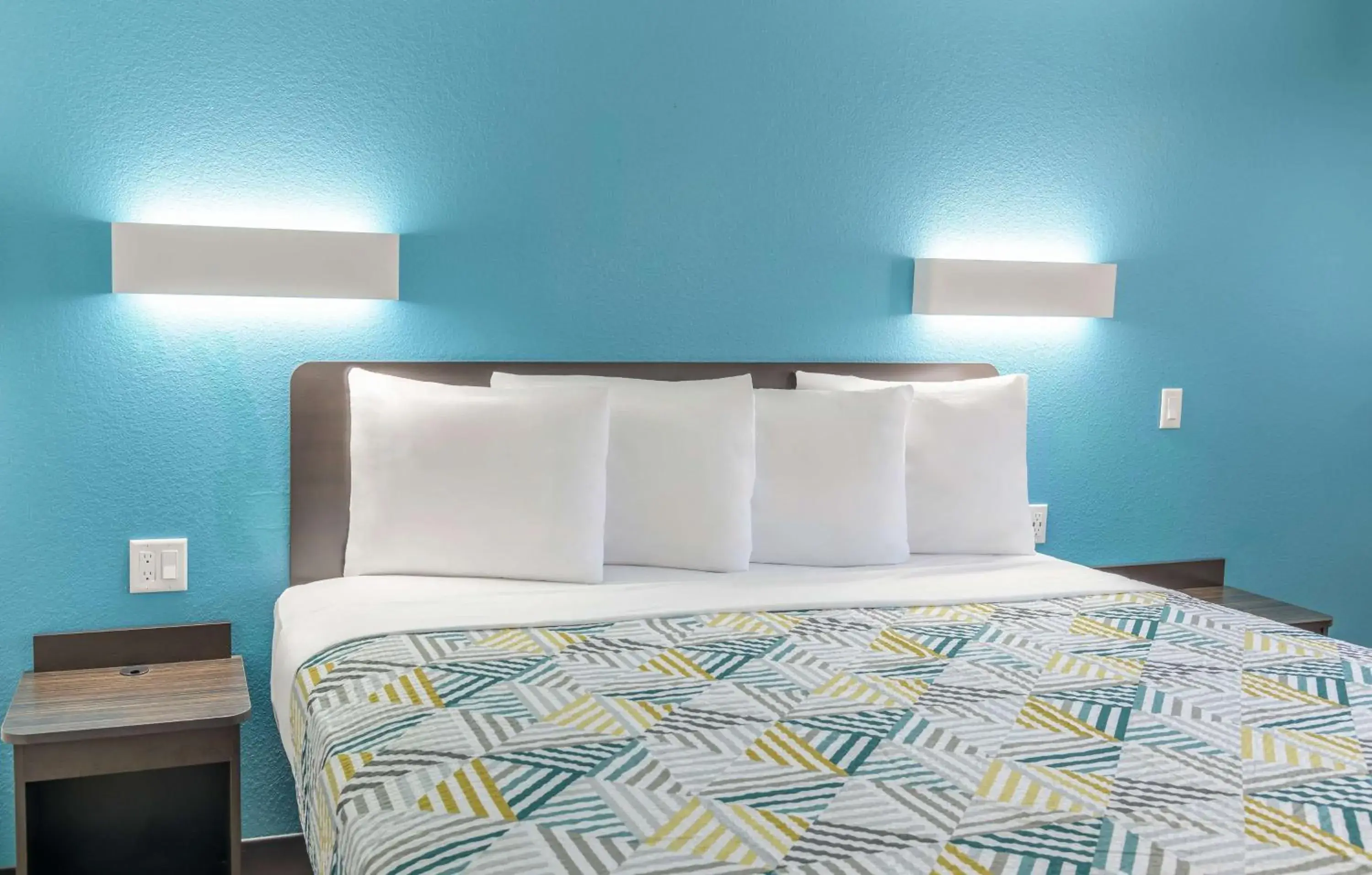 Bedroom, Bed in Motel 6-Sedalia, MO Bedroom, Bed in Motel 6-Sedalia, MO