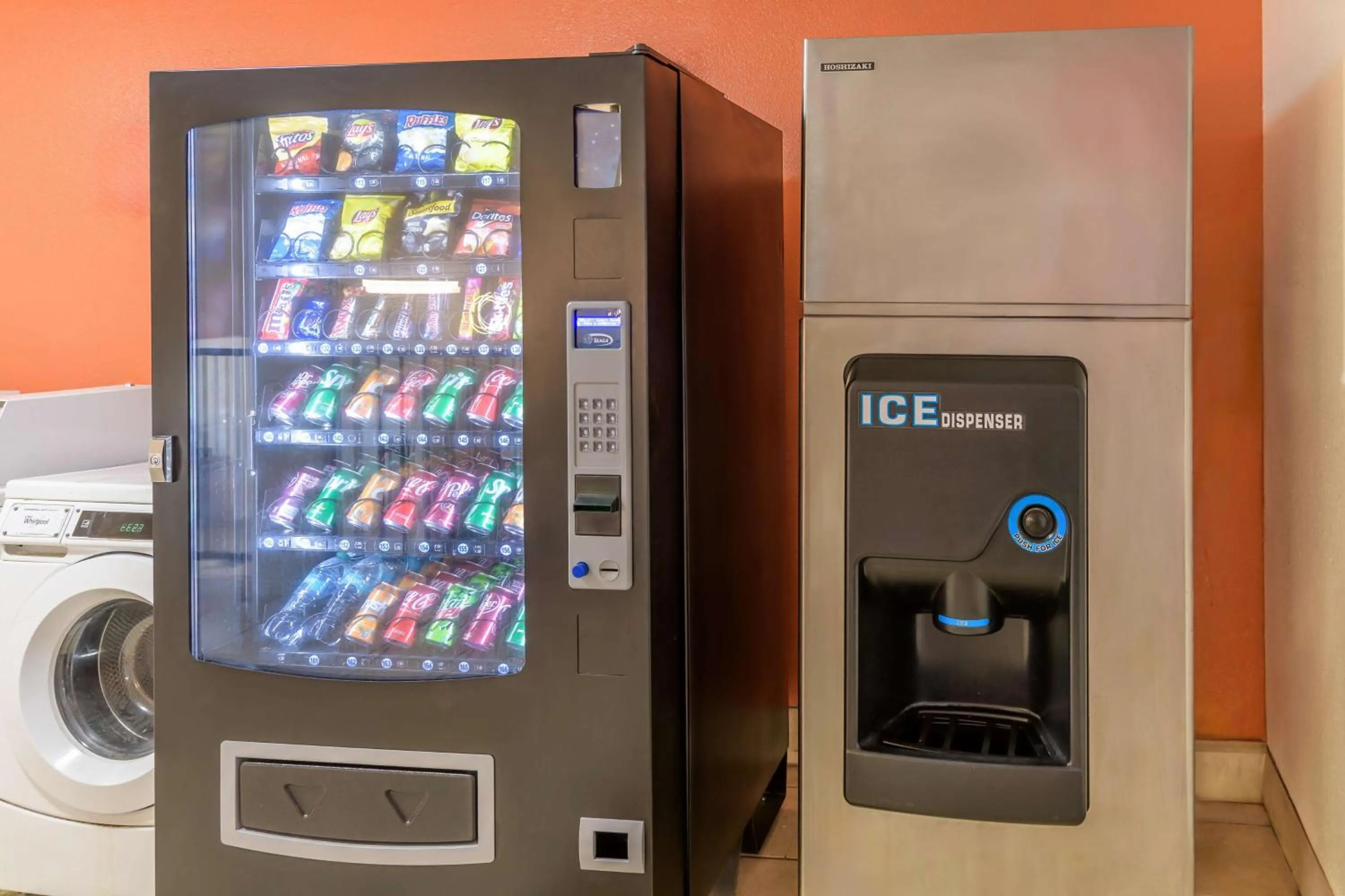 Property building in Motel 6-Sedalia, MO