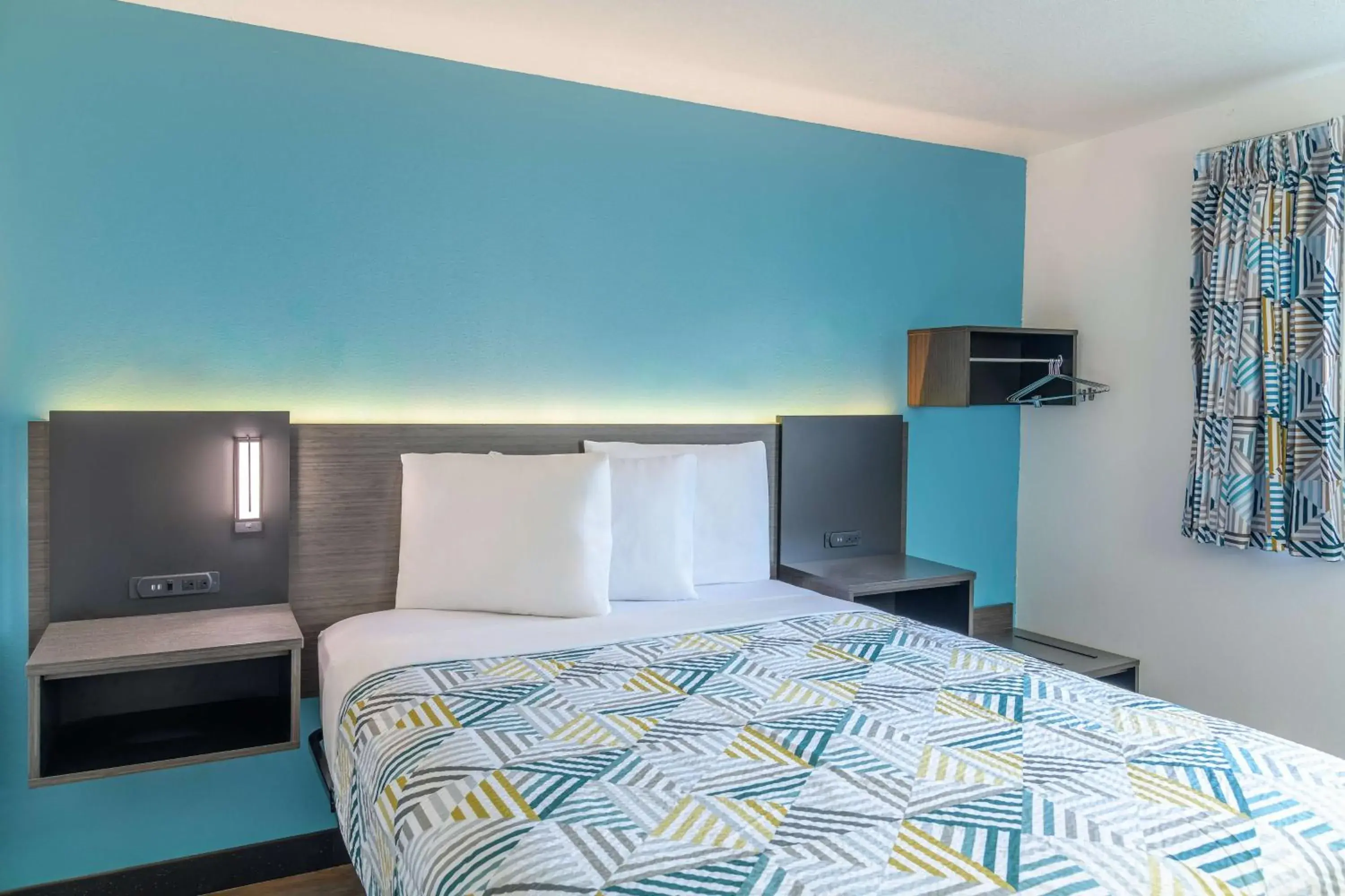 Bedroom, Bed in Motel 6-Sedalia, MO Bedroom, Bed in Motel 6-Sedalia, MO