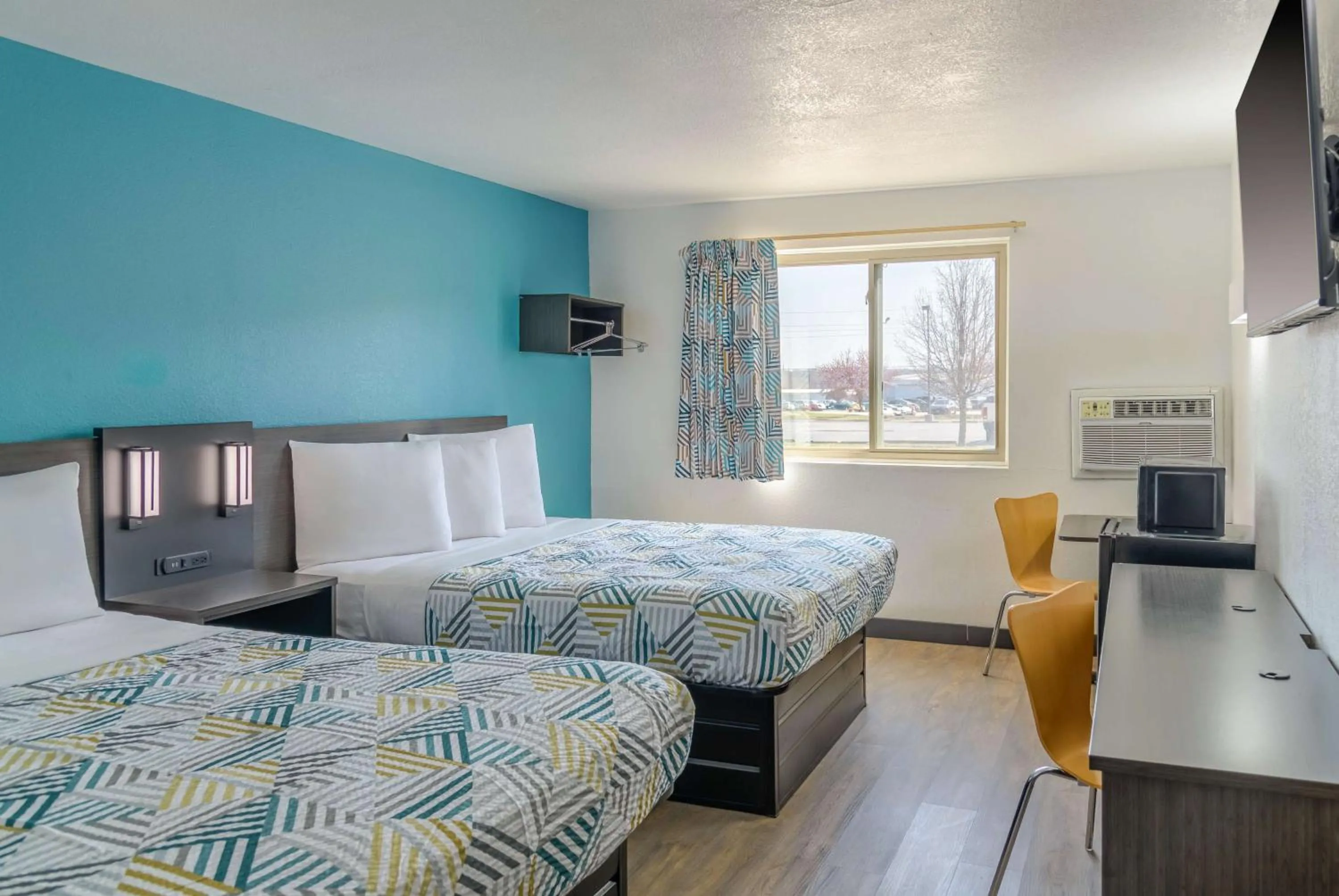 Bedroom, Bed in Motel 6-Sedalia, MO