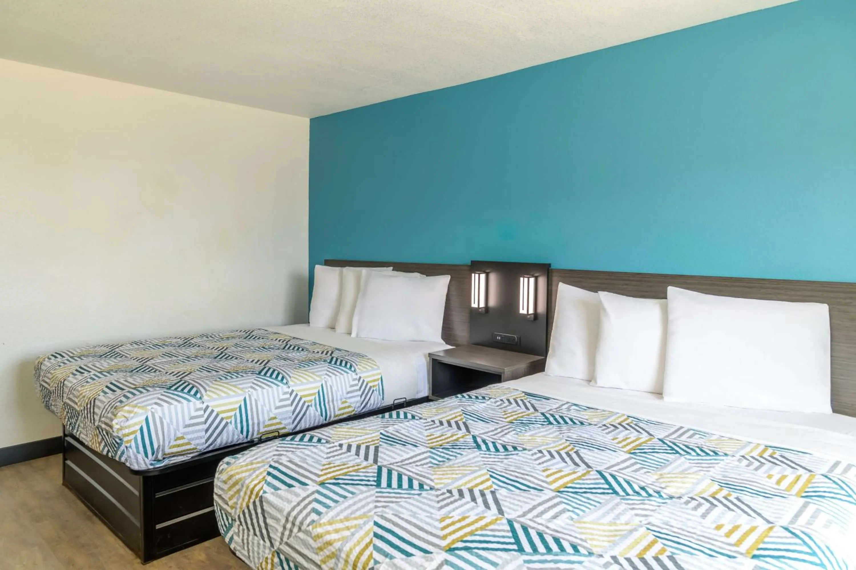 Bedroom, Bed in Motel 6-Sedalia, MO