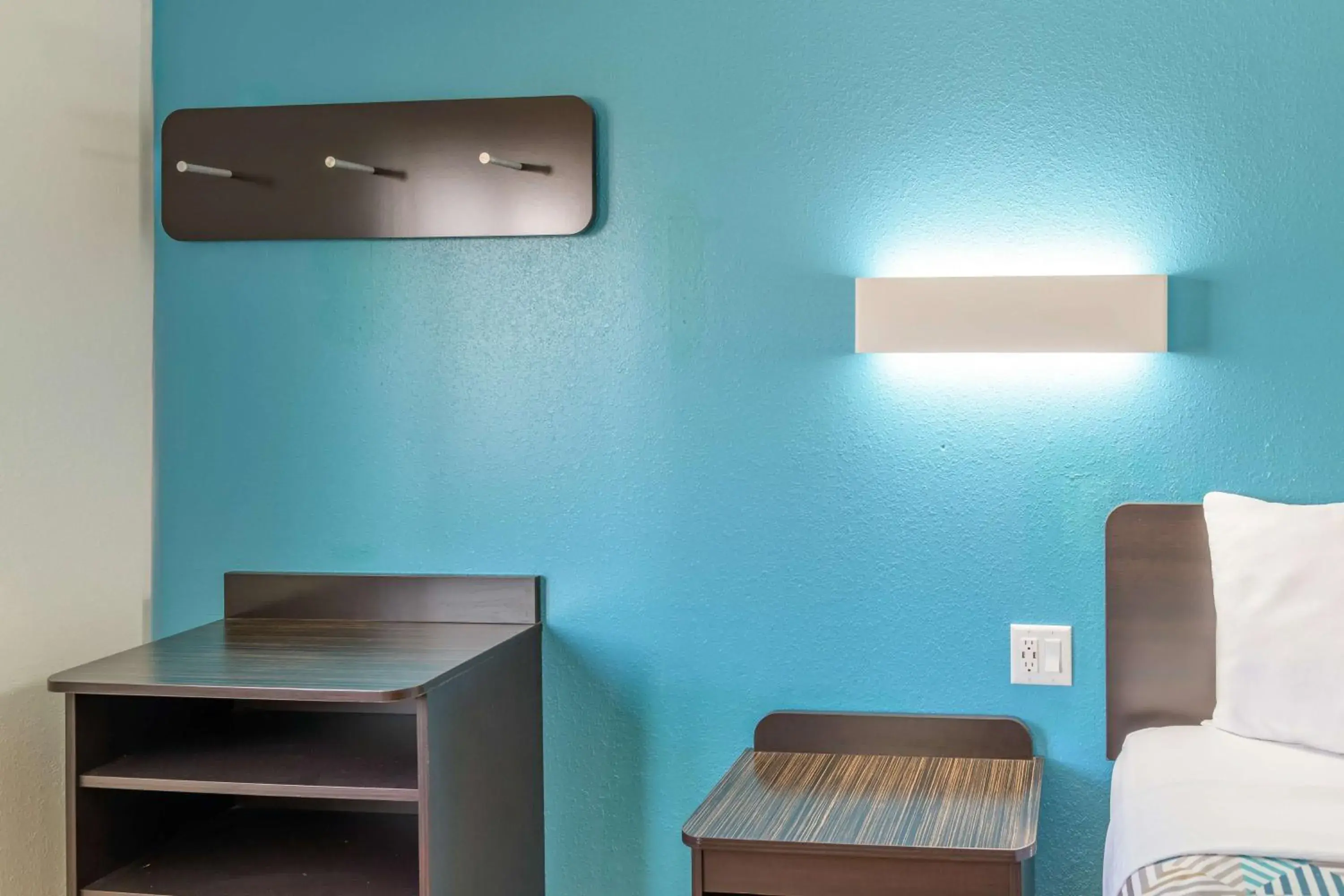 Queen Room - Non-Smoking in Motel 6-Sedalia, MO Queen Room - Non-Smoking in Motel 6-Sedalia, MO