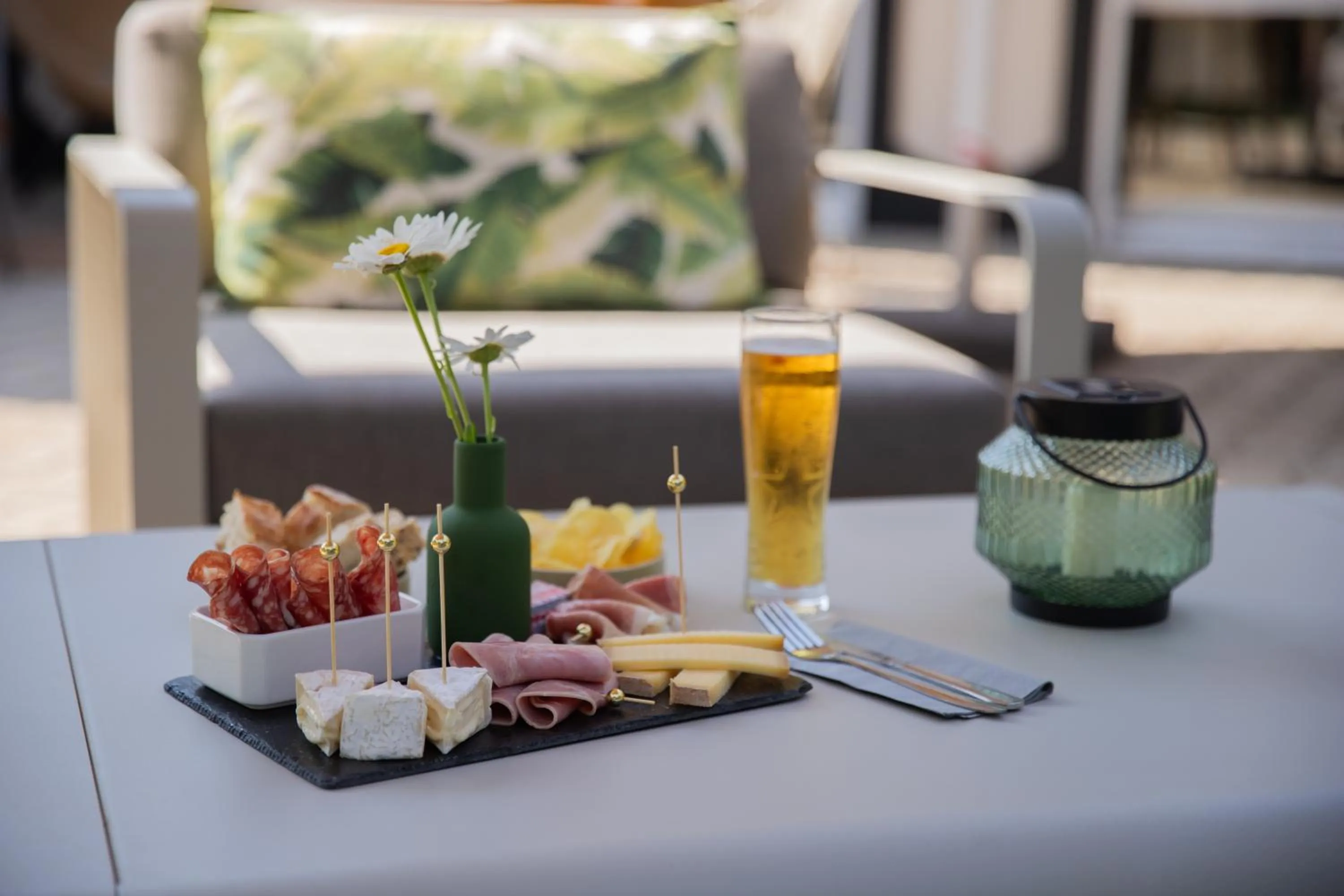 Restaurant/places to eat in Kyriad Nîmes Ouest A9