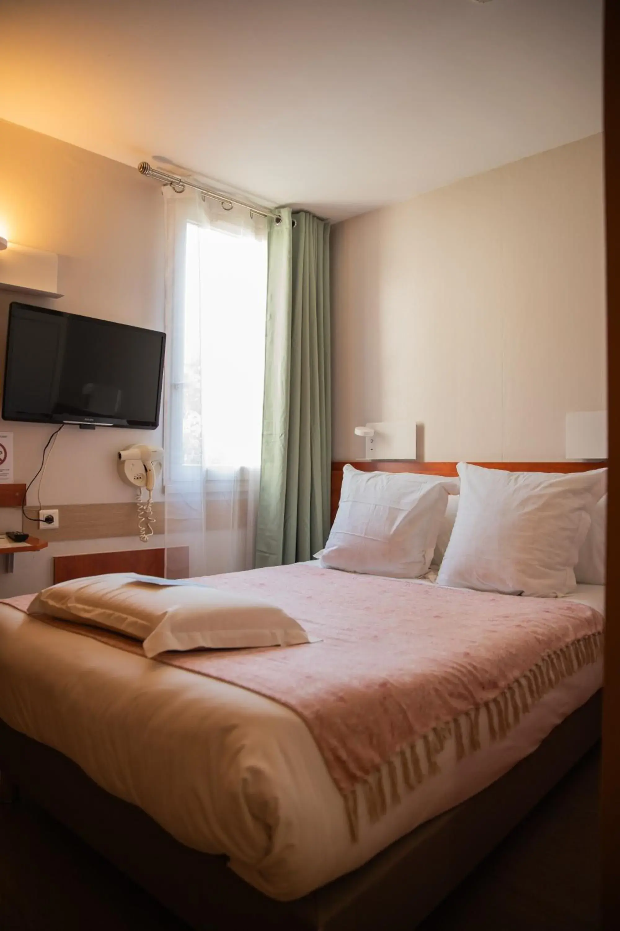 1 Single Bed in Kyriad Nîmes Ouest A9 1 Single Bed in Kyriad Nîmes Ouest A9