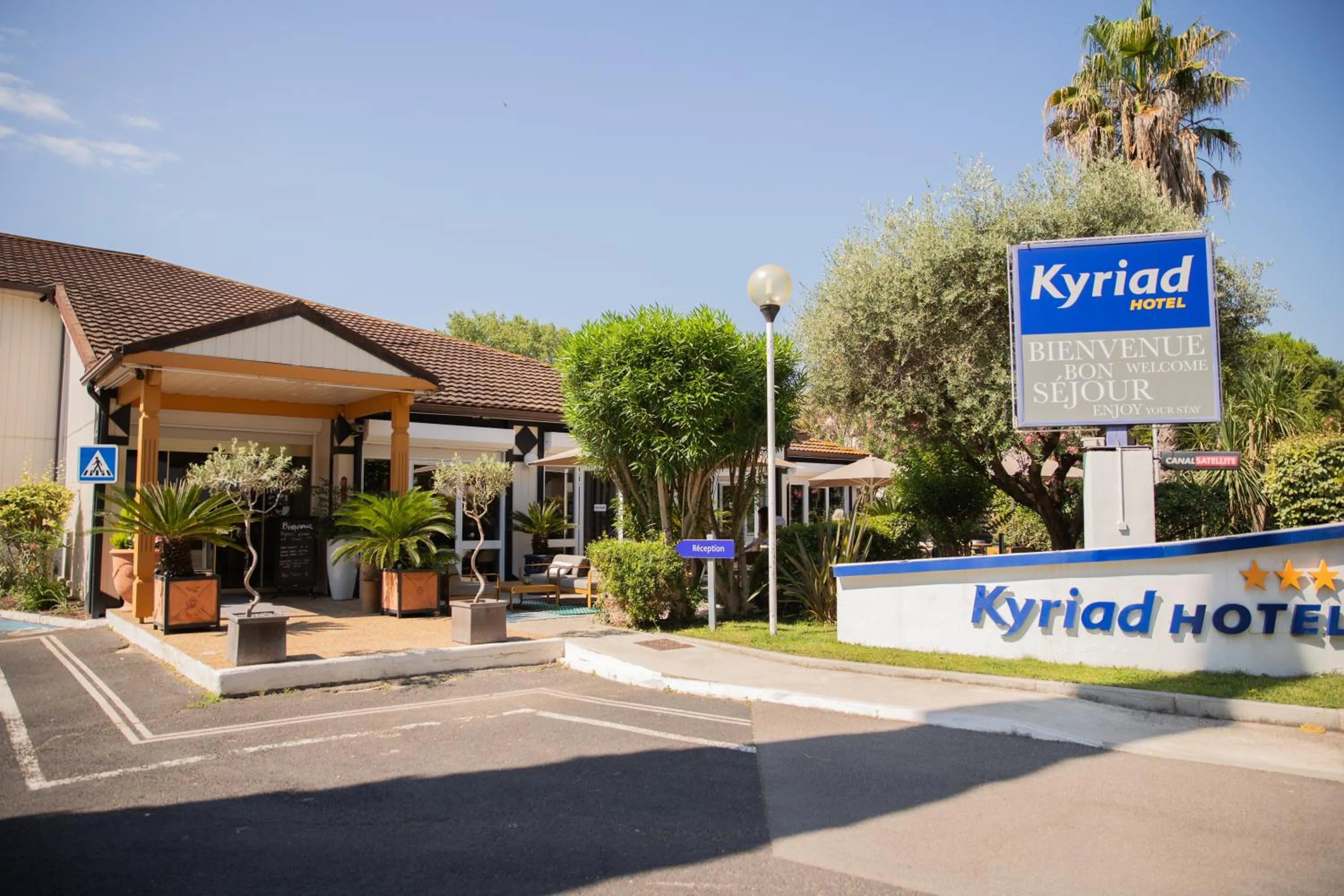 Property building in Kyriad Nîmes Ouest A9