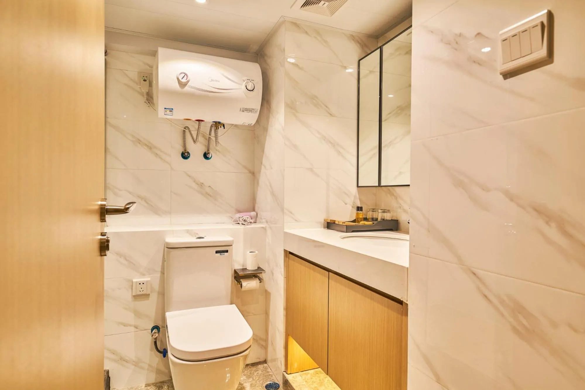 Toilet in Plesant Daily Rental Apartment