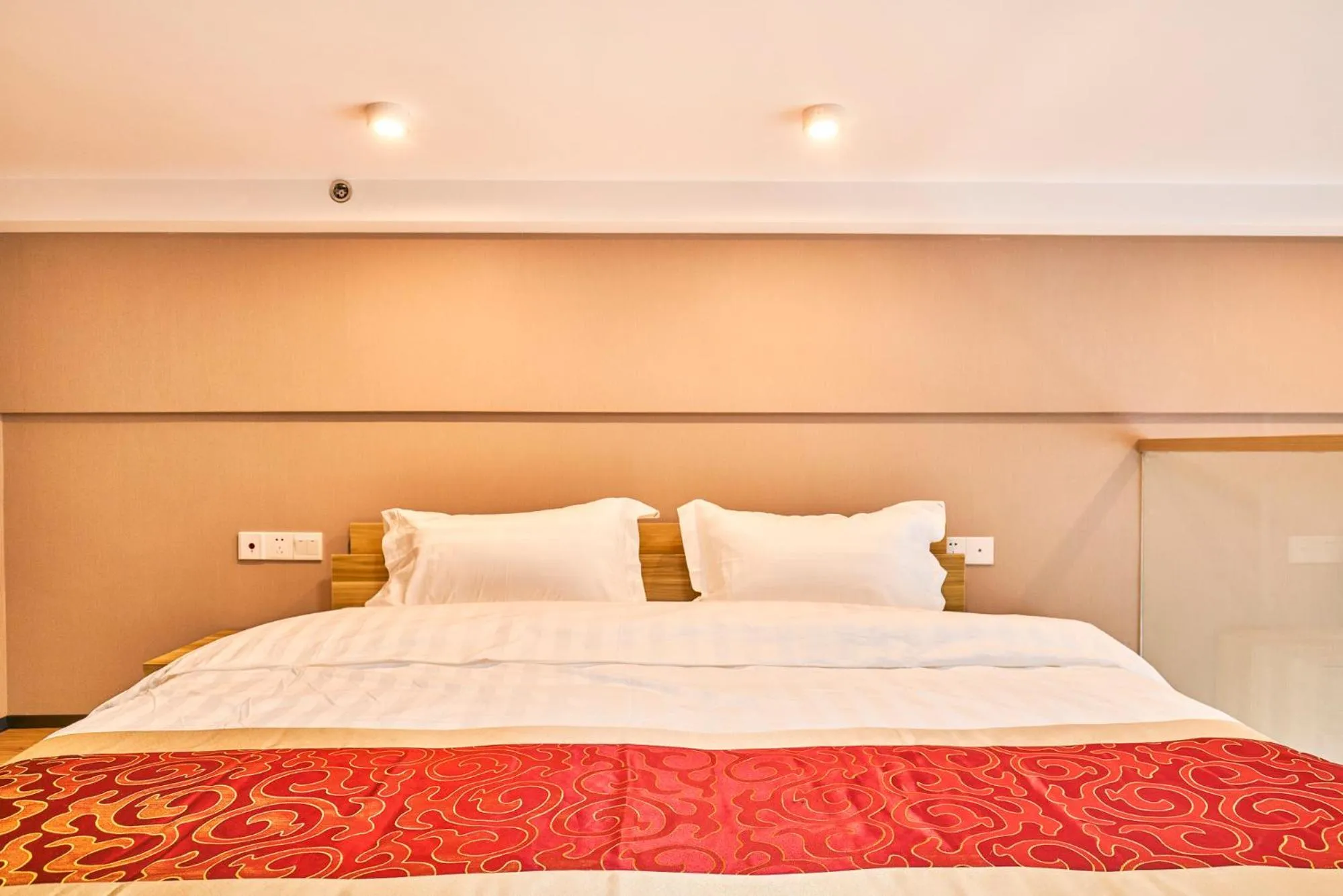 Bed in Plesant Daily Rental Apartment