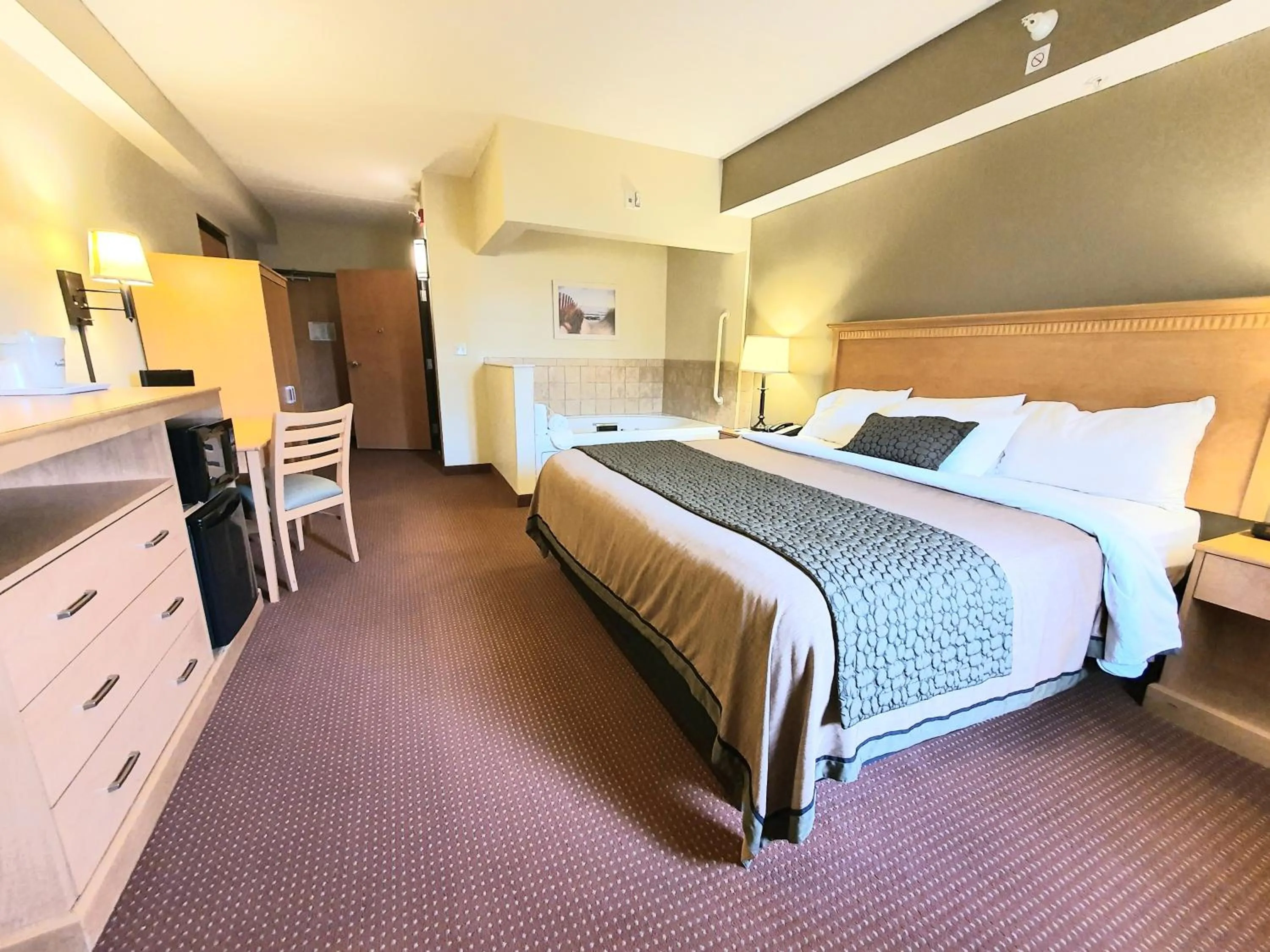 Bed in AmeriVu Inn and Suites - Waconia