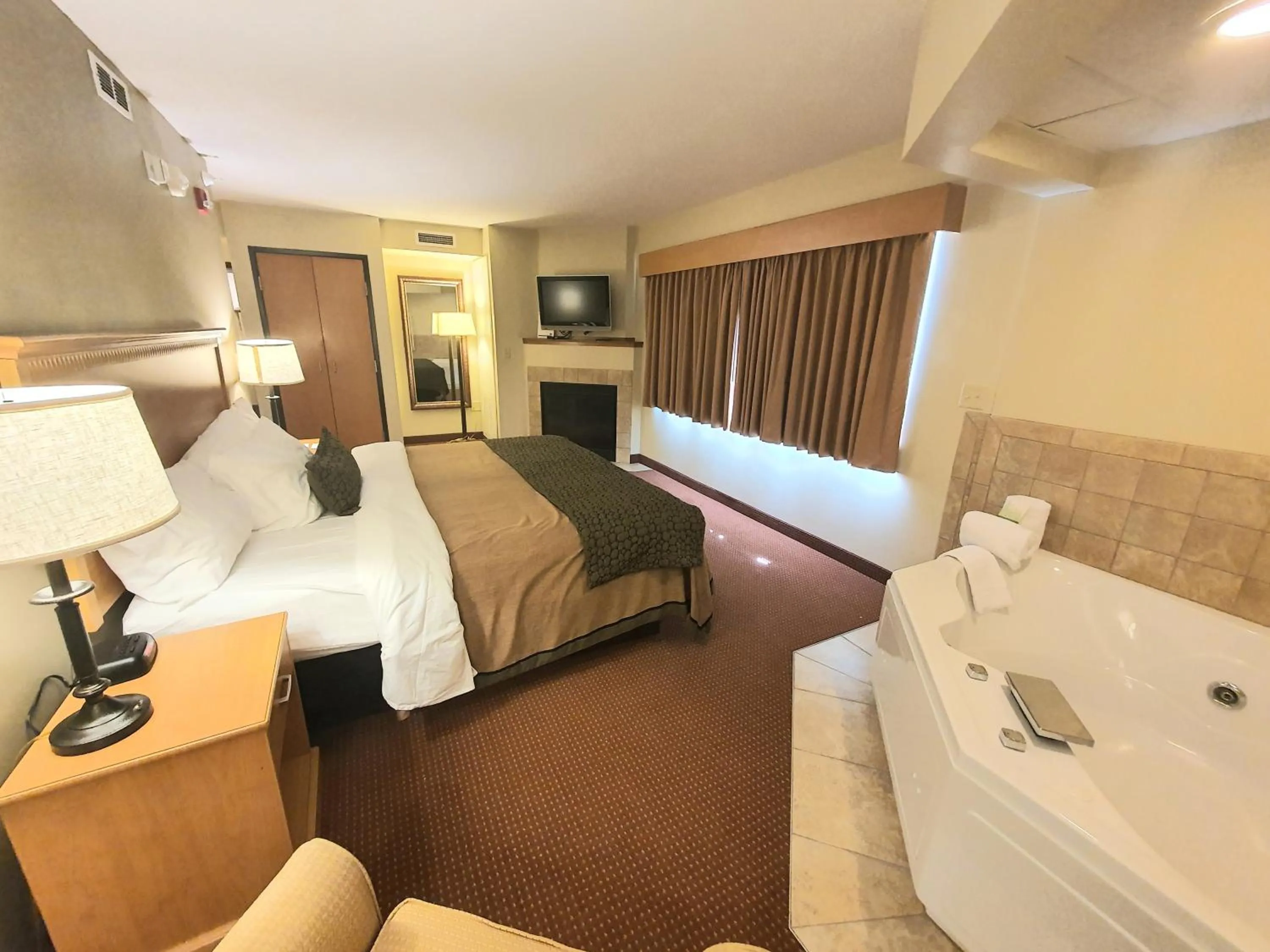 Bed in AmeriVu Inn and Suites - Waconia