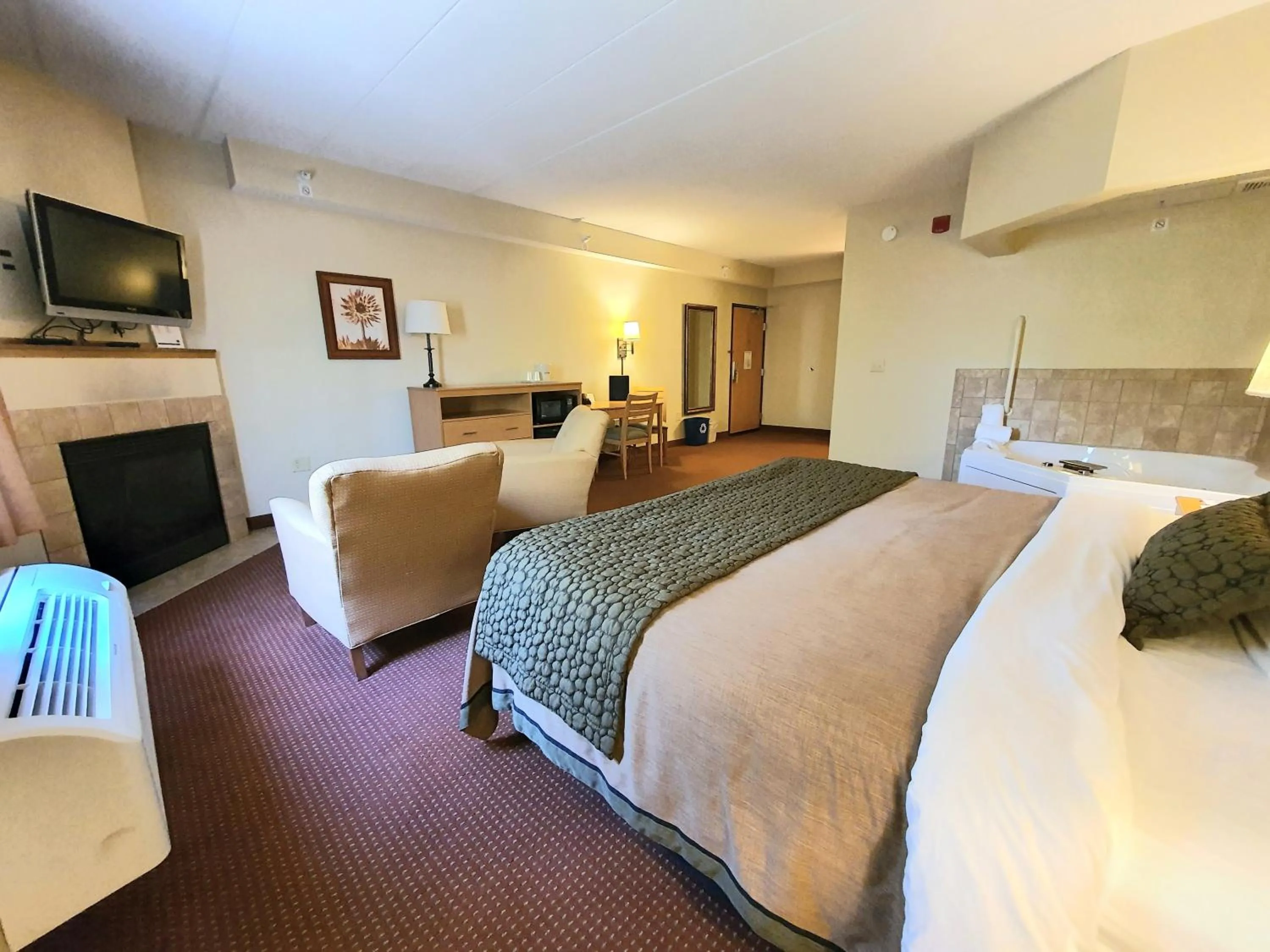 Bed in AmeriVu Inn and Suites - Waconia