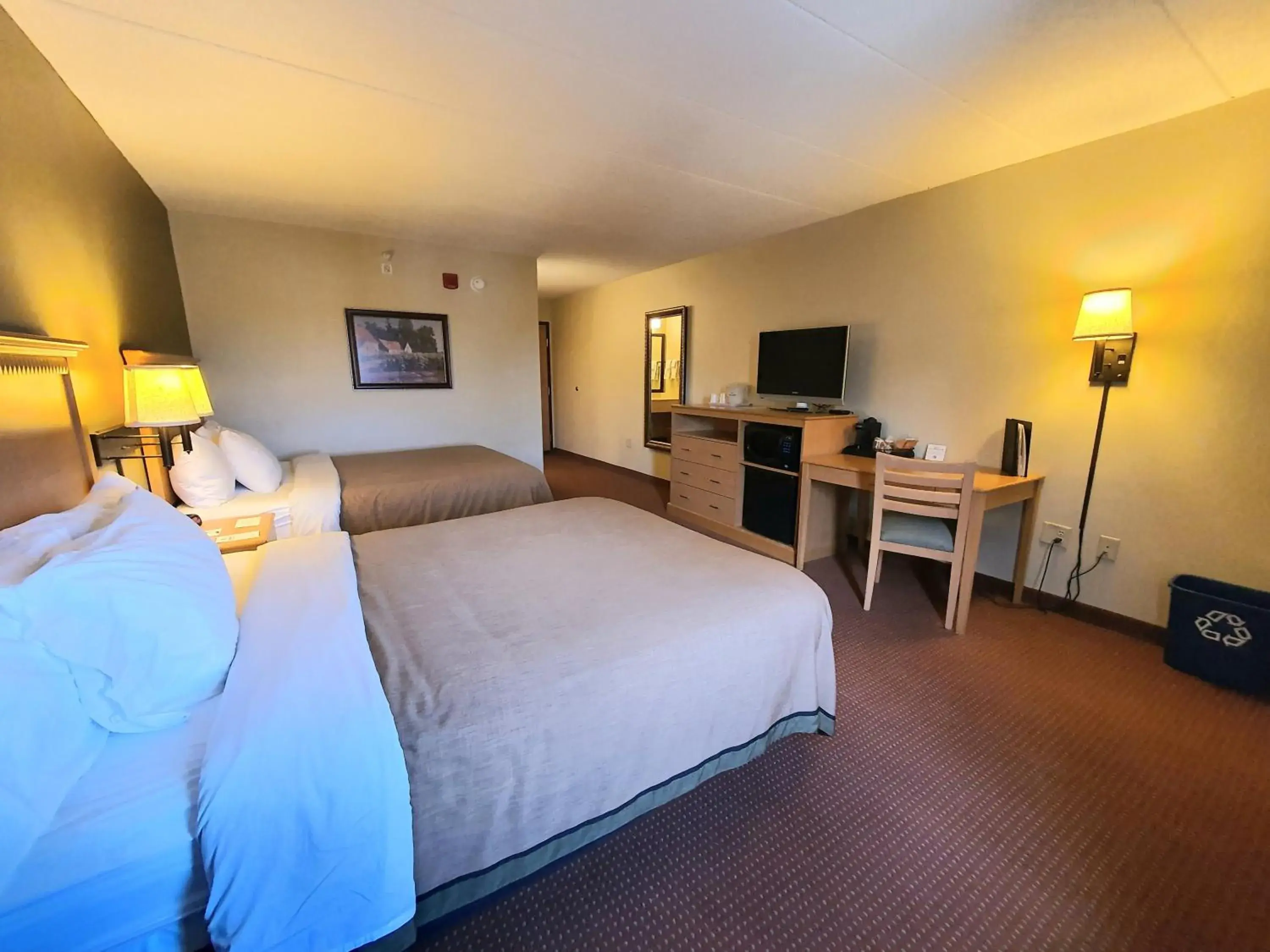 Executive Queen Room with Two Queen Beds in AmeriVu Inn and Suites - Waconia Executive Queen Room with Two Queen Beds in AmeriVu Inn and Suites - Waconia