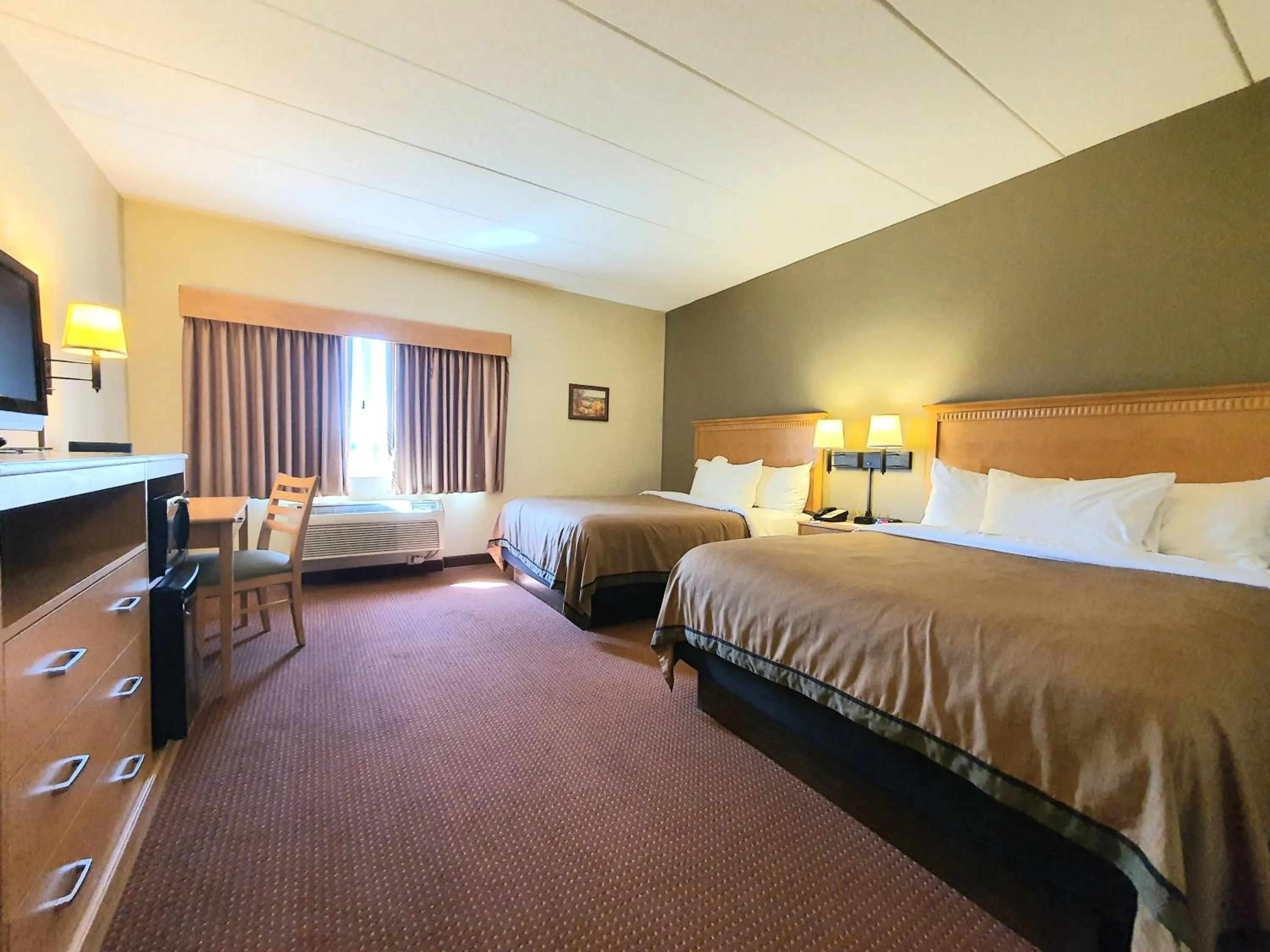 Bed in AmeriVu Inn and Suites - Waconia