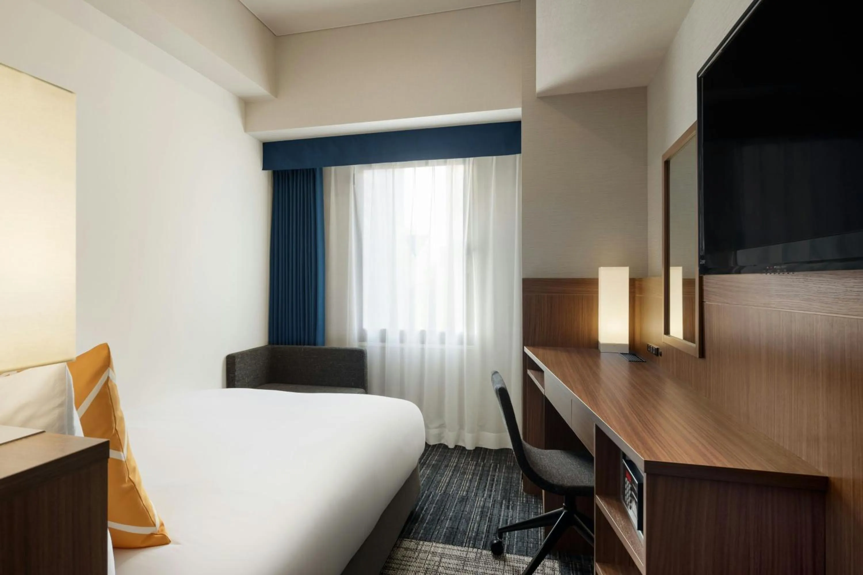 Photo of the whole room, Bed in Four Points Flex by Sheraton Yokohama West