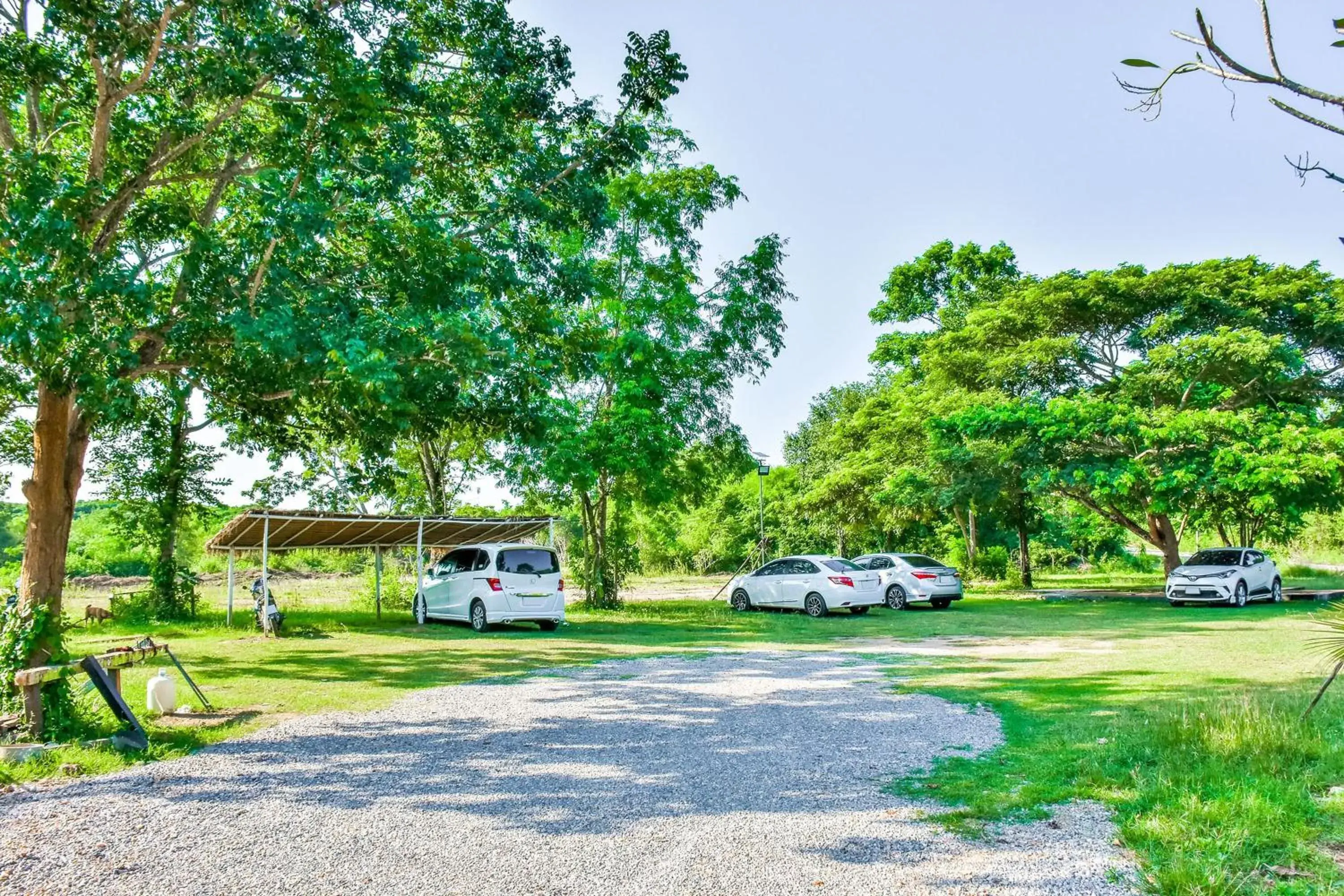 Facade/entrance in Nana River Kaeng Krachan Facade/entrance in Nana River Kaeng Krachan