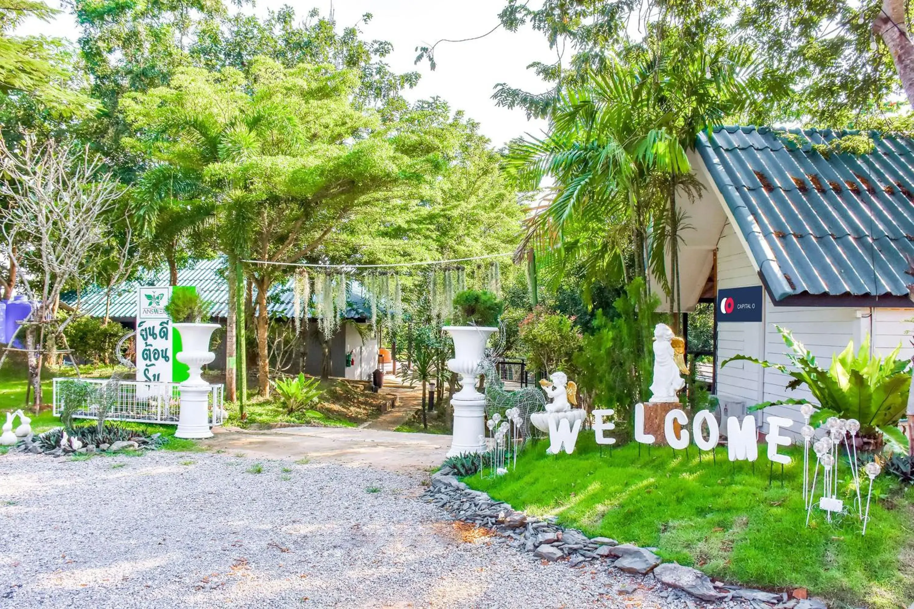 Facade/entrance in Nana River Kaeng Krachan Facade/entrance in Nana River Kaeng Krachan