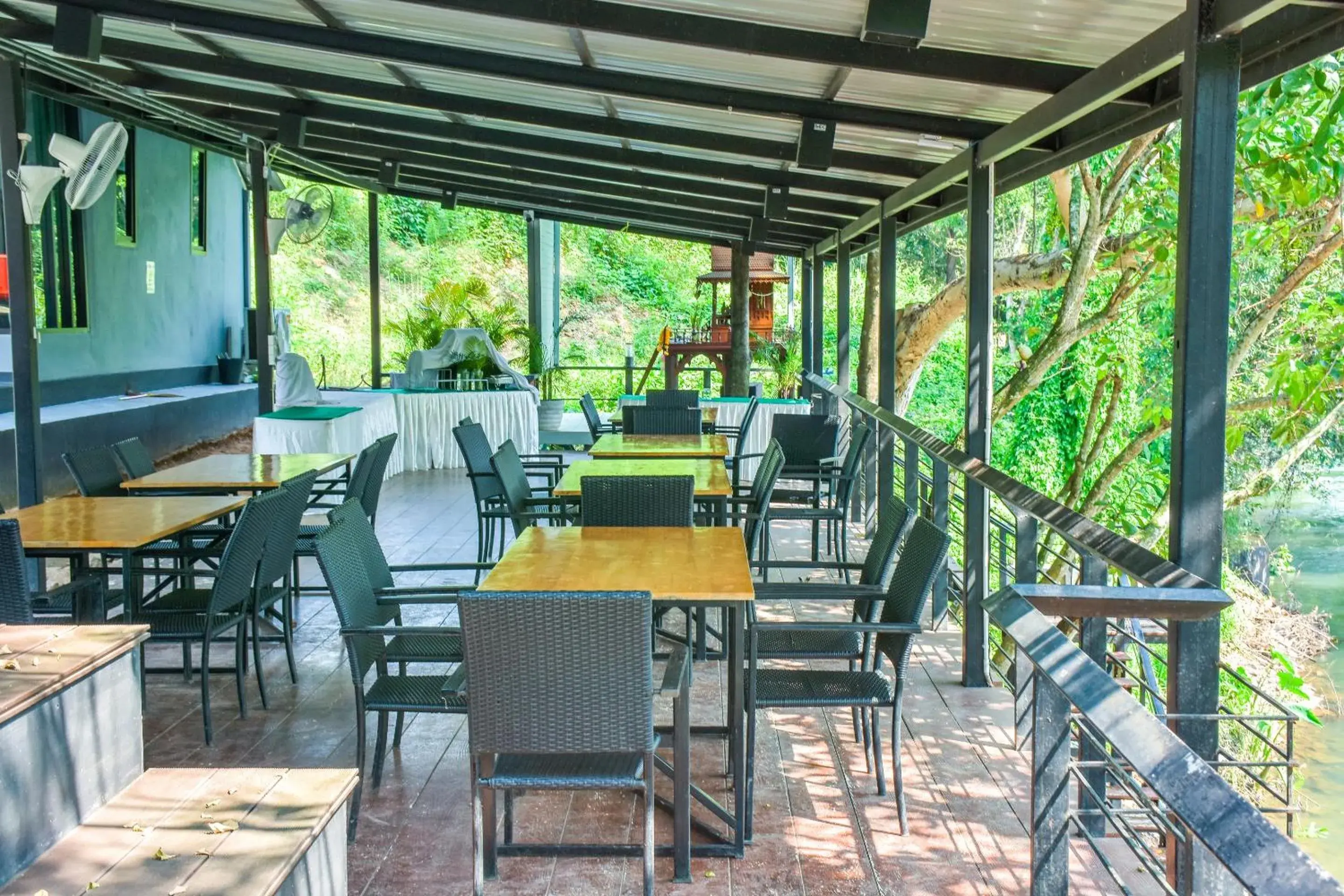 Lobby or reception, Restaurant/Places to Eat in OYO Capital O 390 Nana River Kaeng Krachan