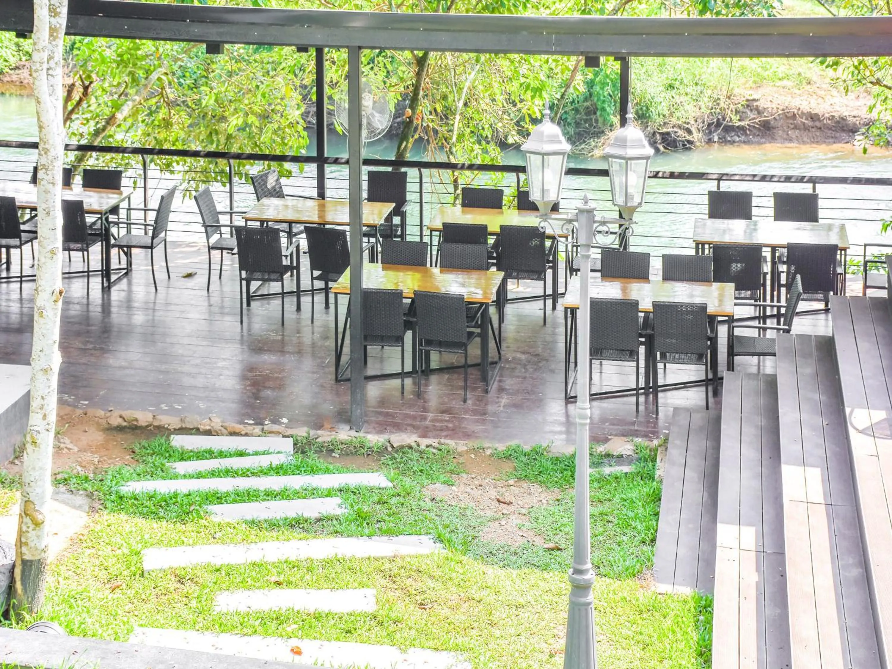 Restaurant/places to eat in Nana River Kaeng Krachan