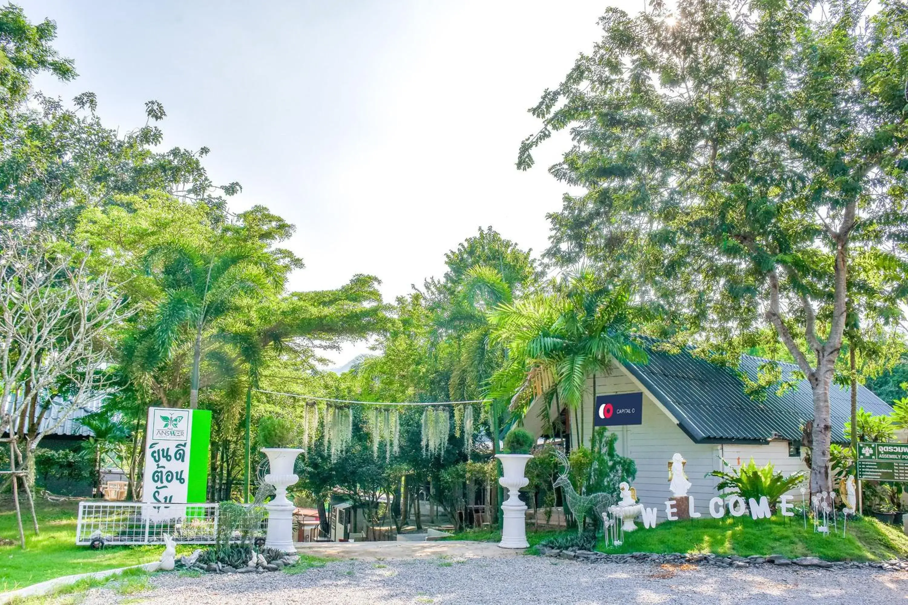 Facade/entrance in Nana River Kaeng Krachan Facade/entrance in Nana River Kaeng Krachan