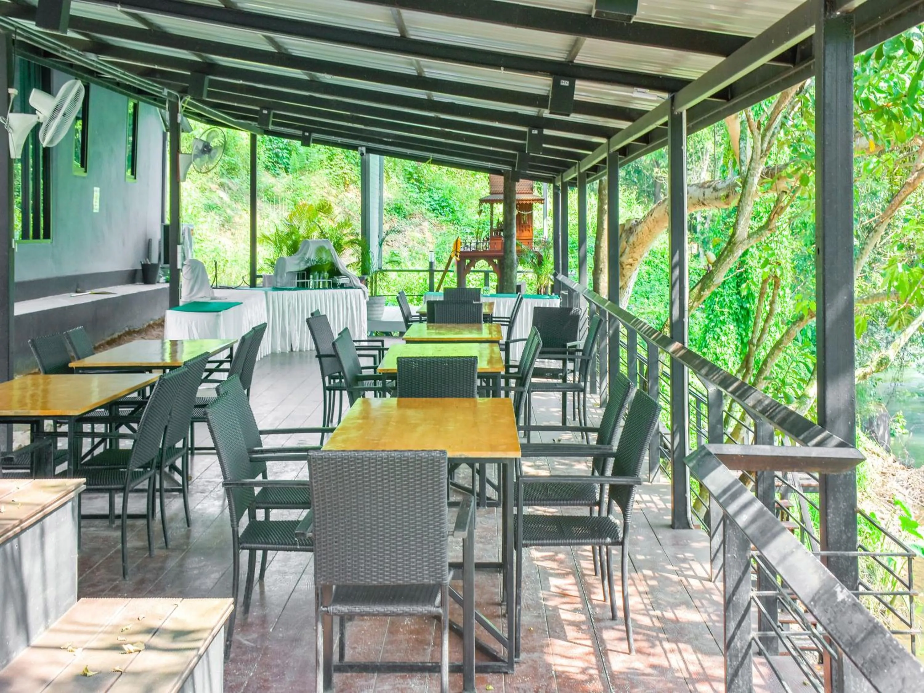 Restaurant/places to eat in Nana River Kaeng Krachan