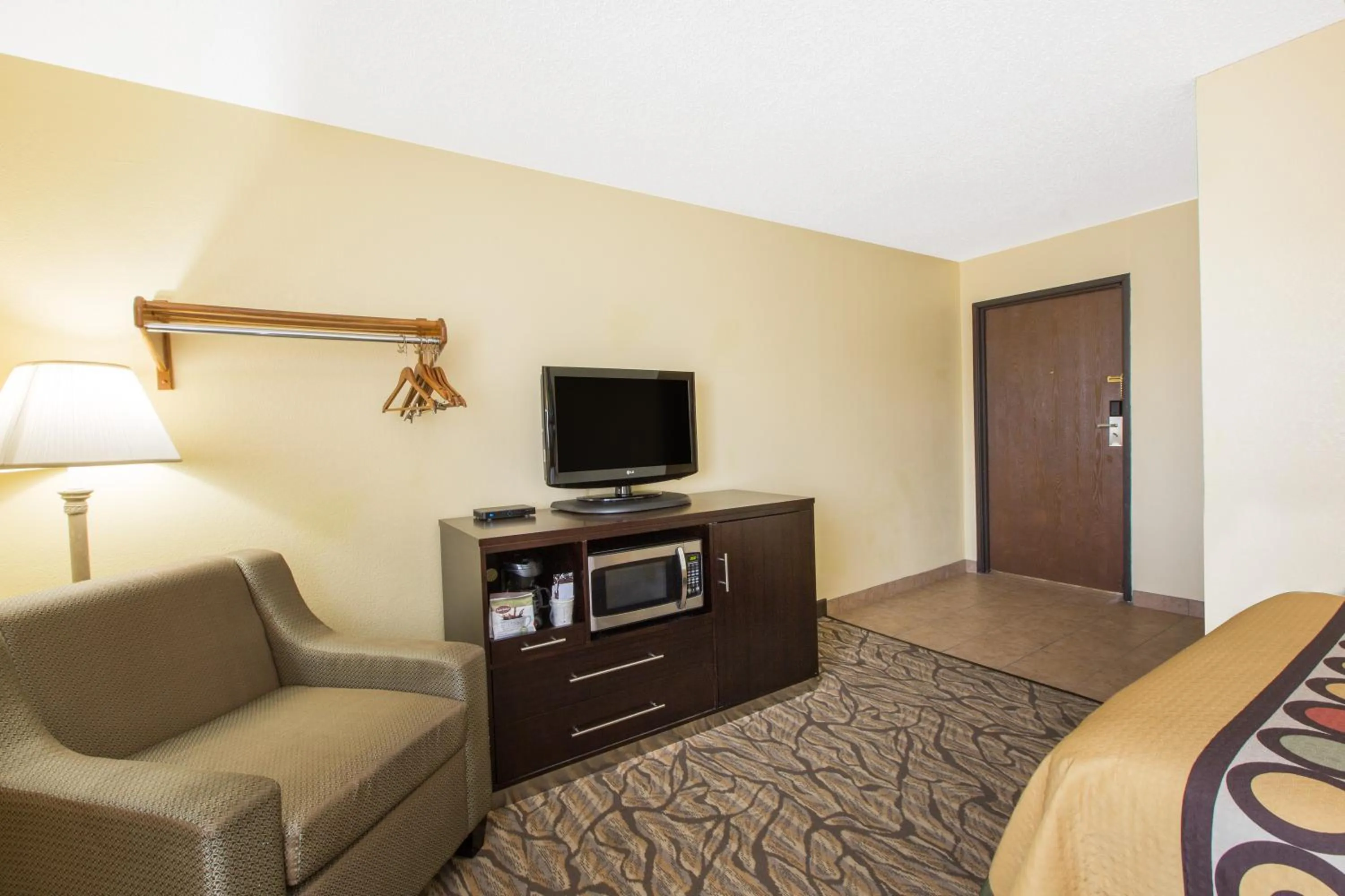 Bed in Super 8 by Wyndham Nampa
