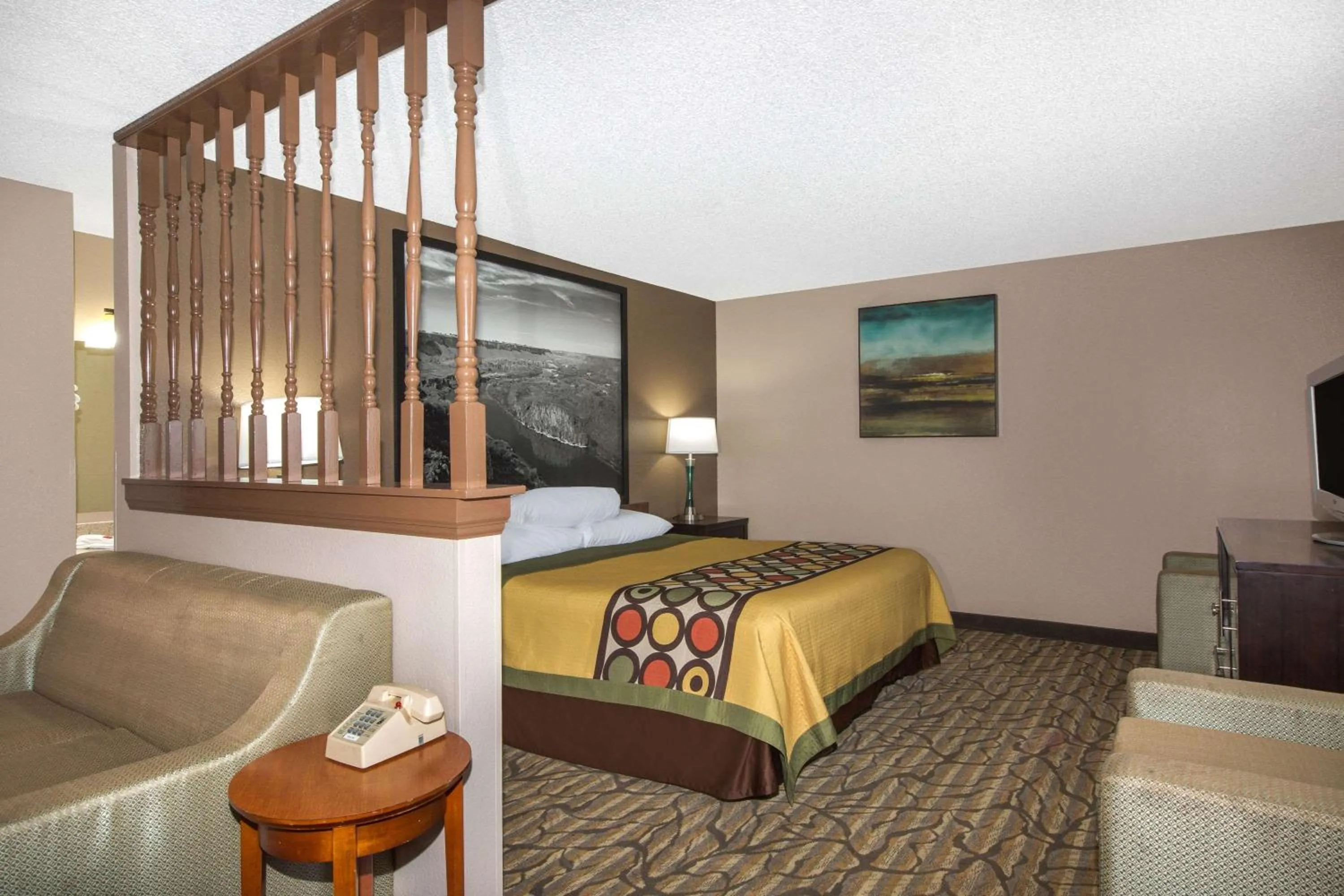 Photo of the whole room, Bed in Super 8 by Wyndham Nampa