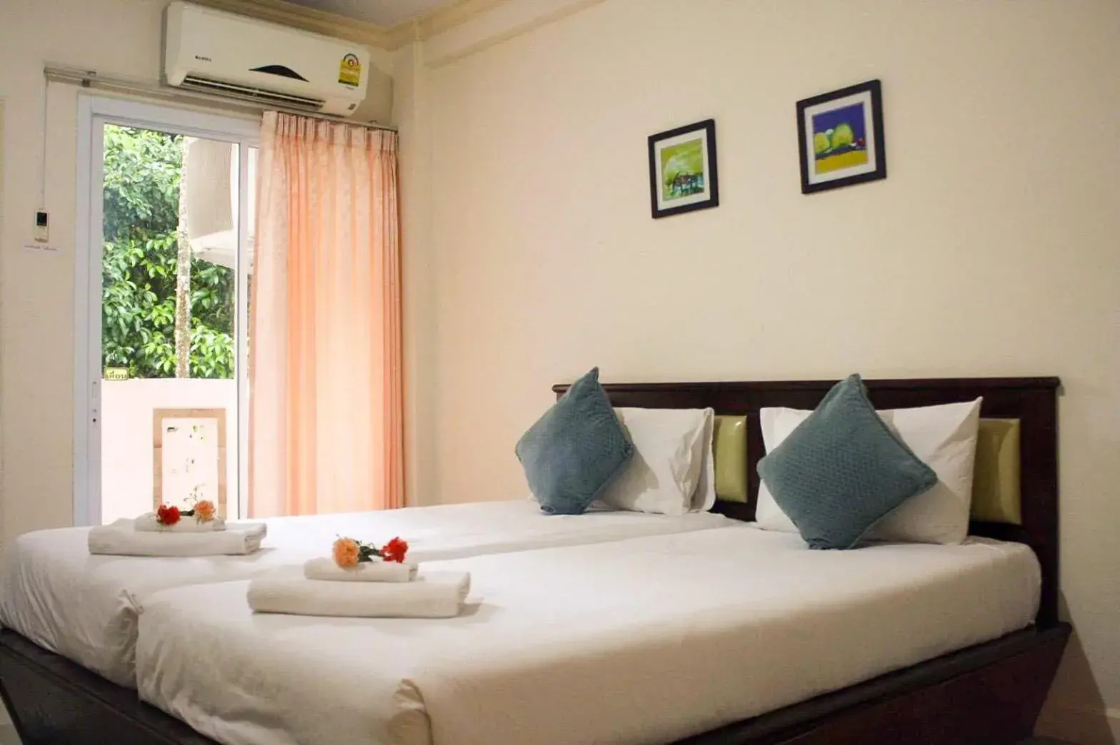 Bed in Chumphon Travelodge Bed in Chumphon Travelodge