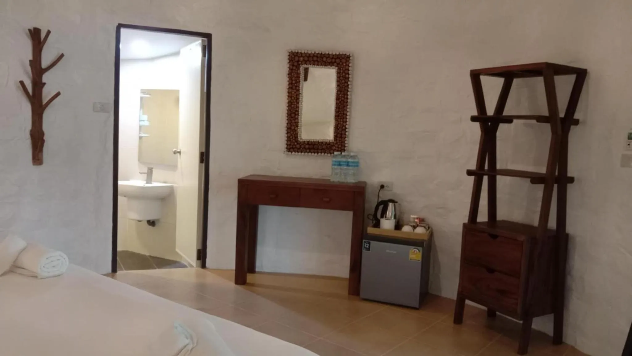 Photo of the whole room, Bed in Sunrise Beach Resort