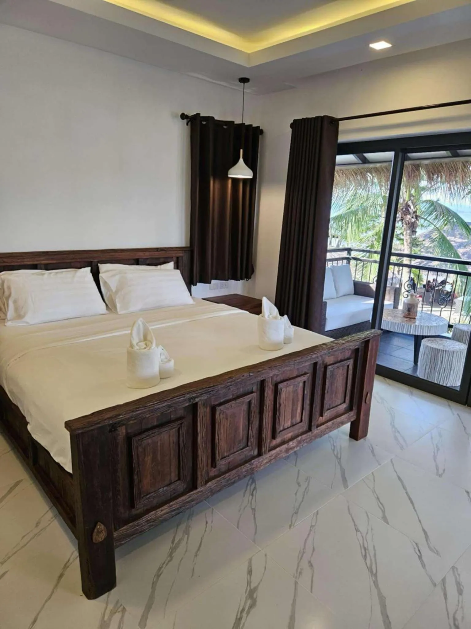 Bed in Sunrise Beach Resort