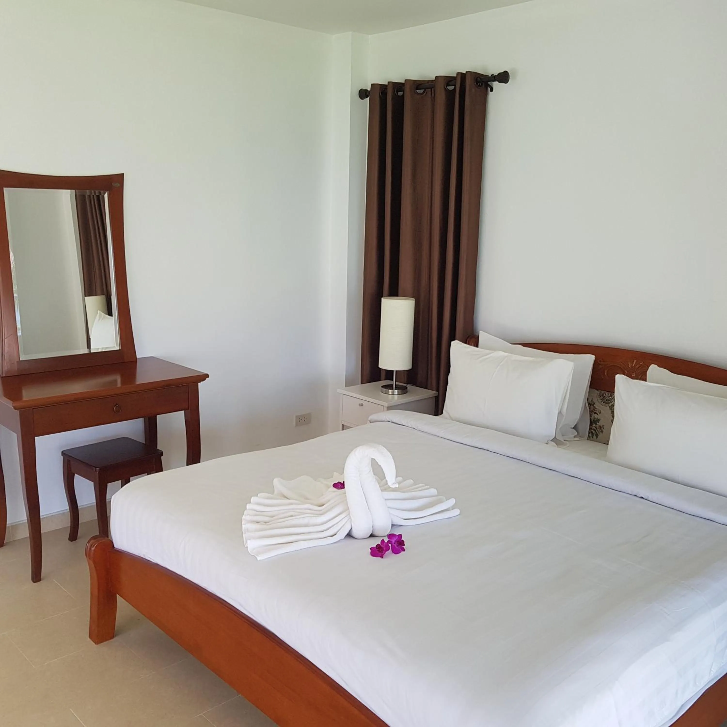Property building, Bed in Sunrise Beach Resort