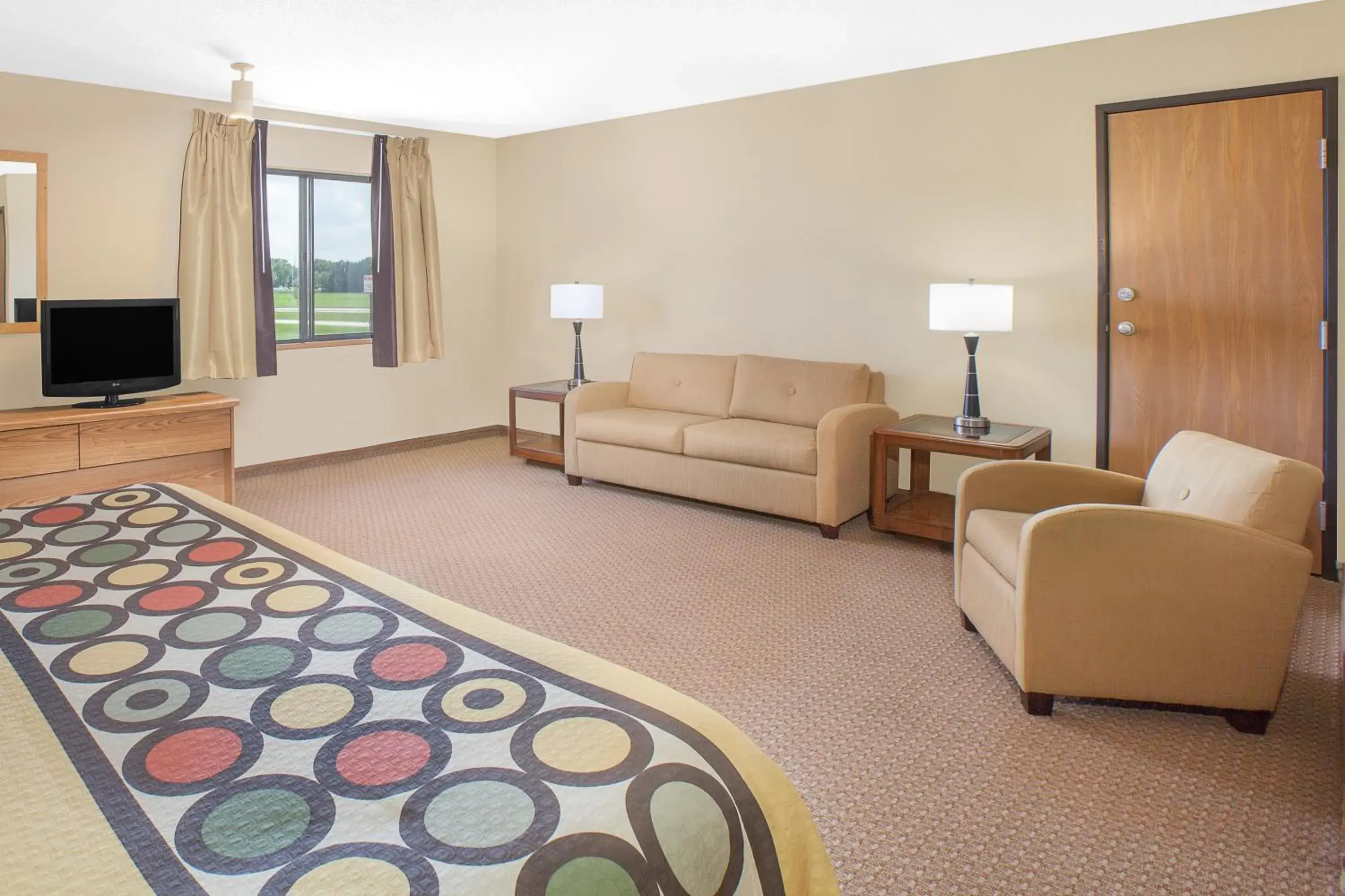 King Suite - Non-Smoking in Super 8 by Wyndham Mt Pleasant King Suite - Non-Smoking in Super 8 by Wyndham Mt Pleasant