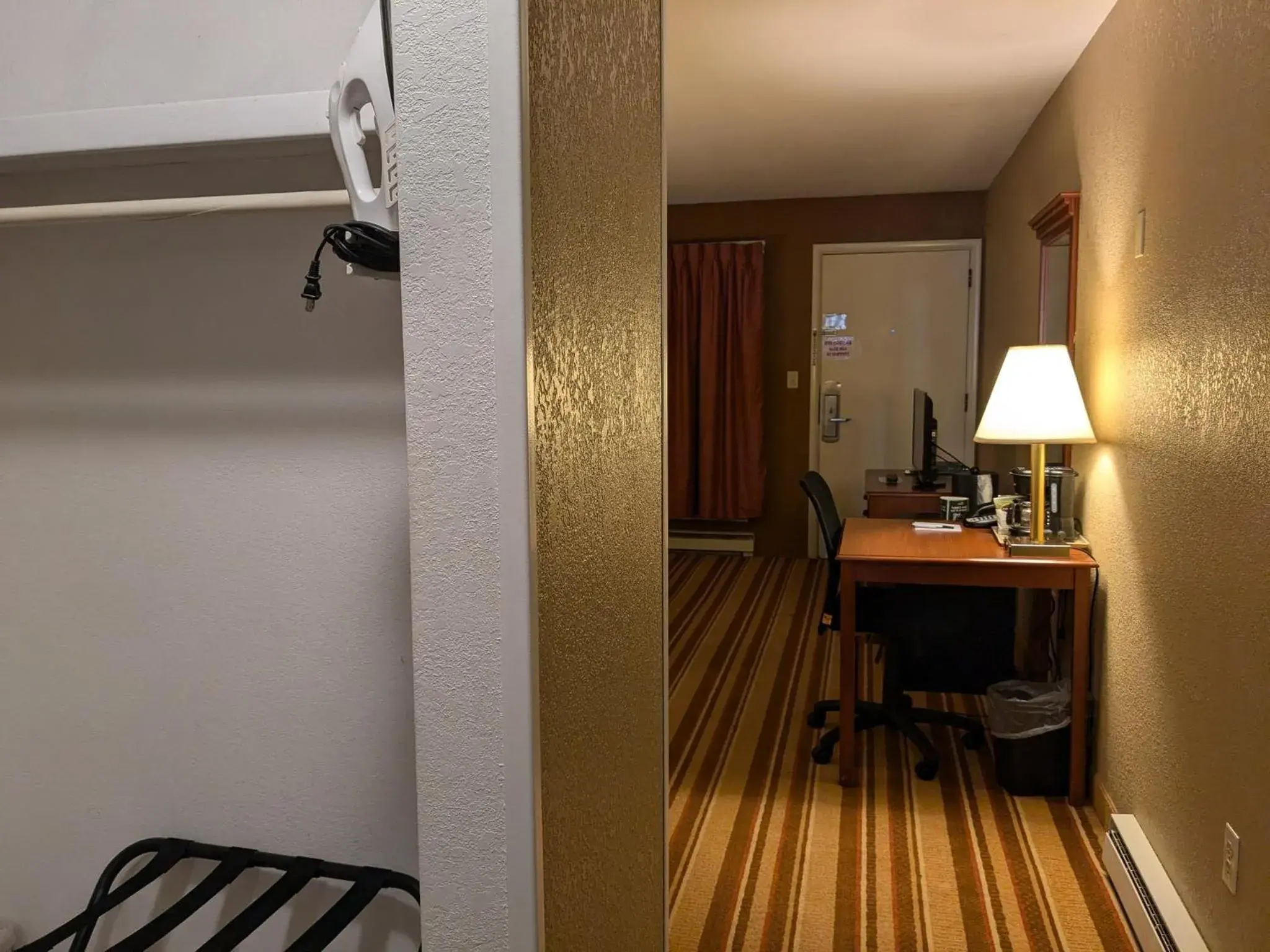 Photo of the whole room in Magnuson Copper Crown Photo of the whole room in Magnuson Copper Crown