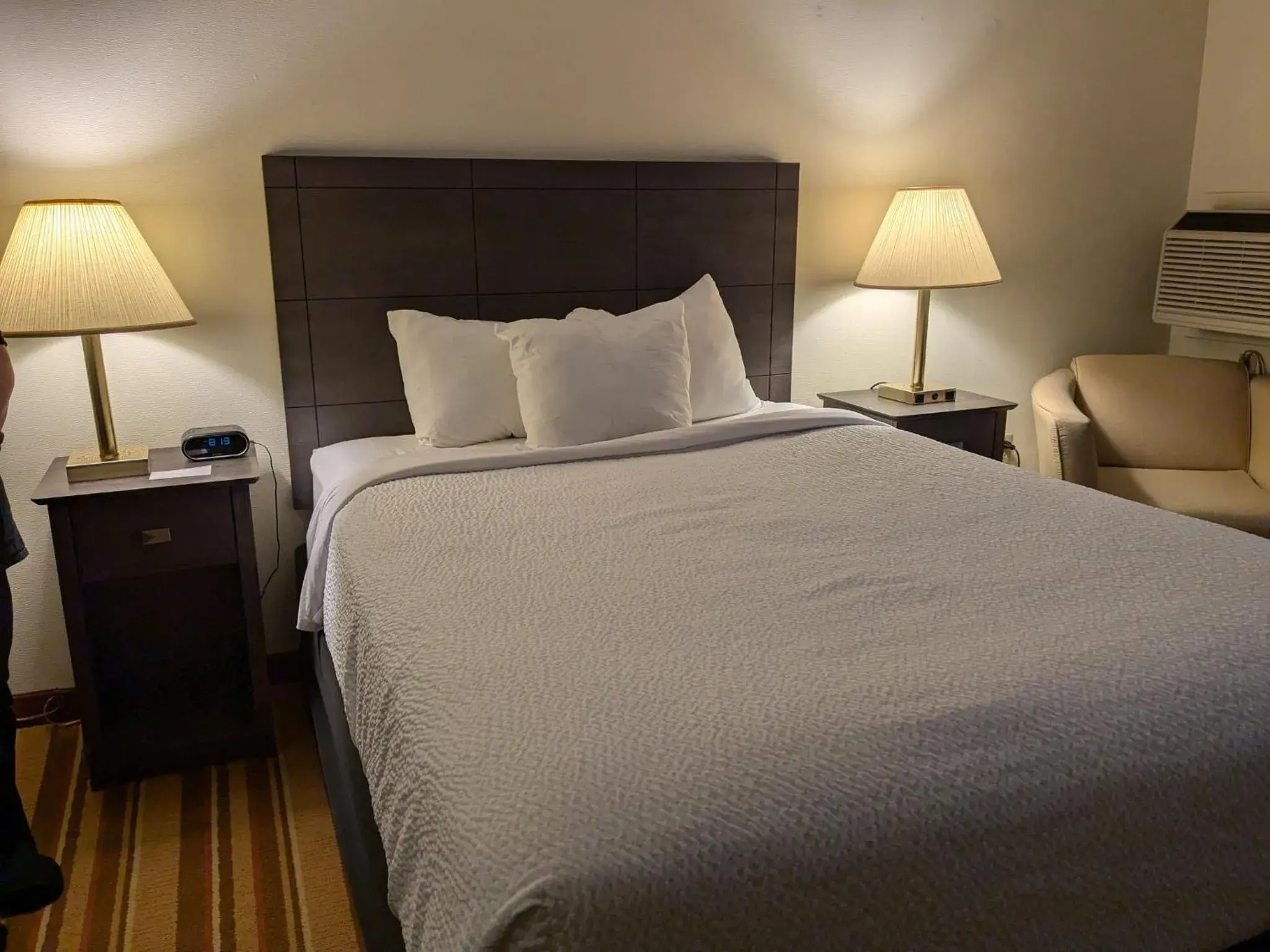 Photo of the whole room, Bed in Magnuson Copper Crown Photo of the whole room, Bed in Magnuson Copper Crown