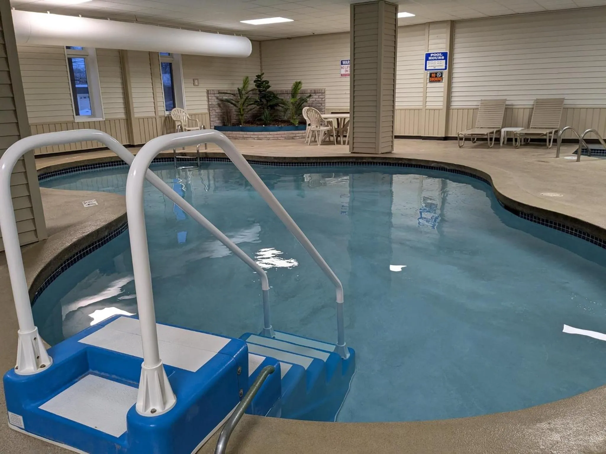 Swimming pool in Magnuson Copper Crown