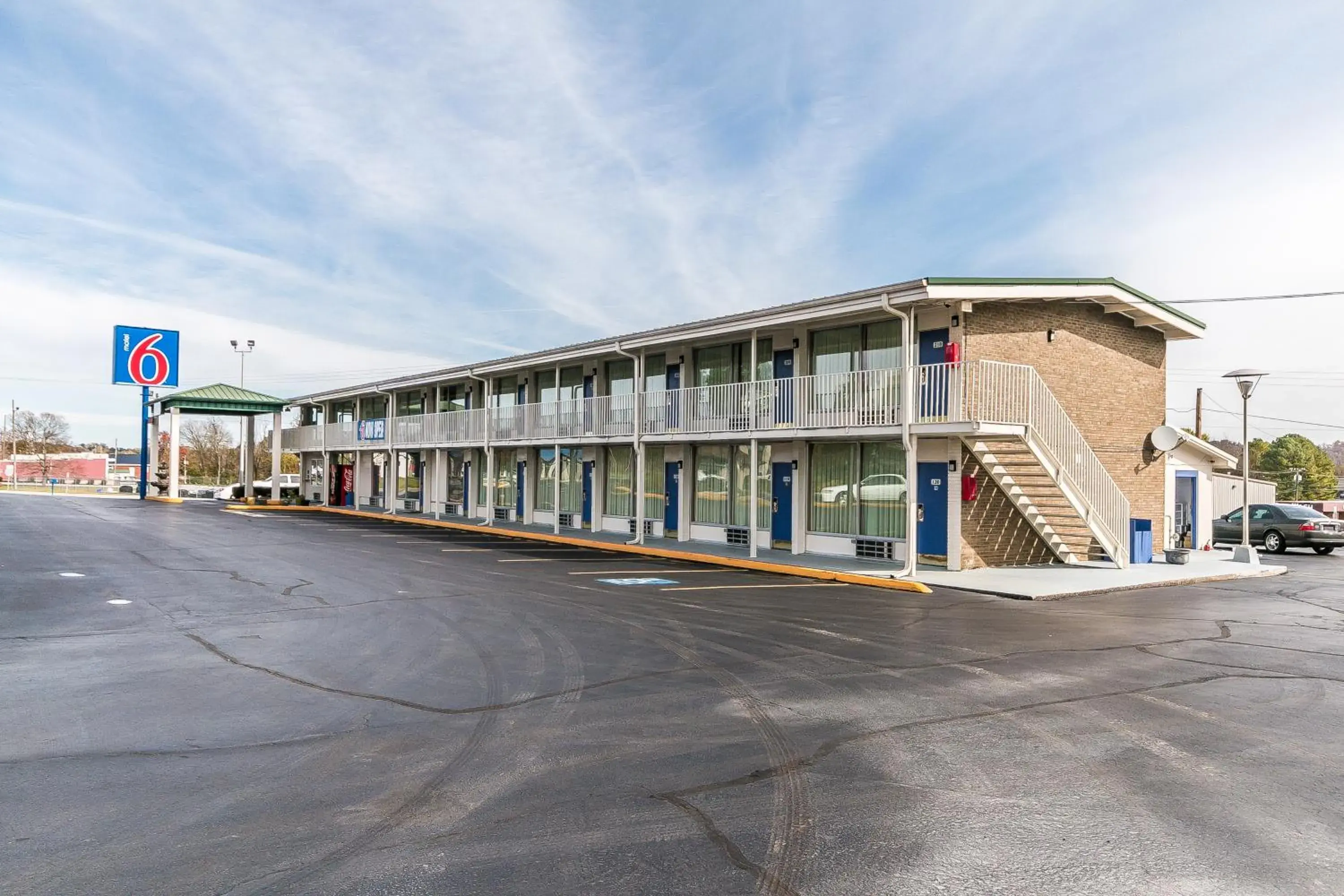 Facade/entrance in Motel 6-Somerset, KY Facade/entrance in Motel 6-Somerset, KY