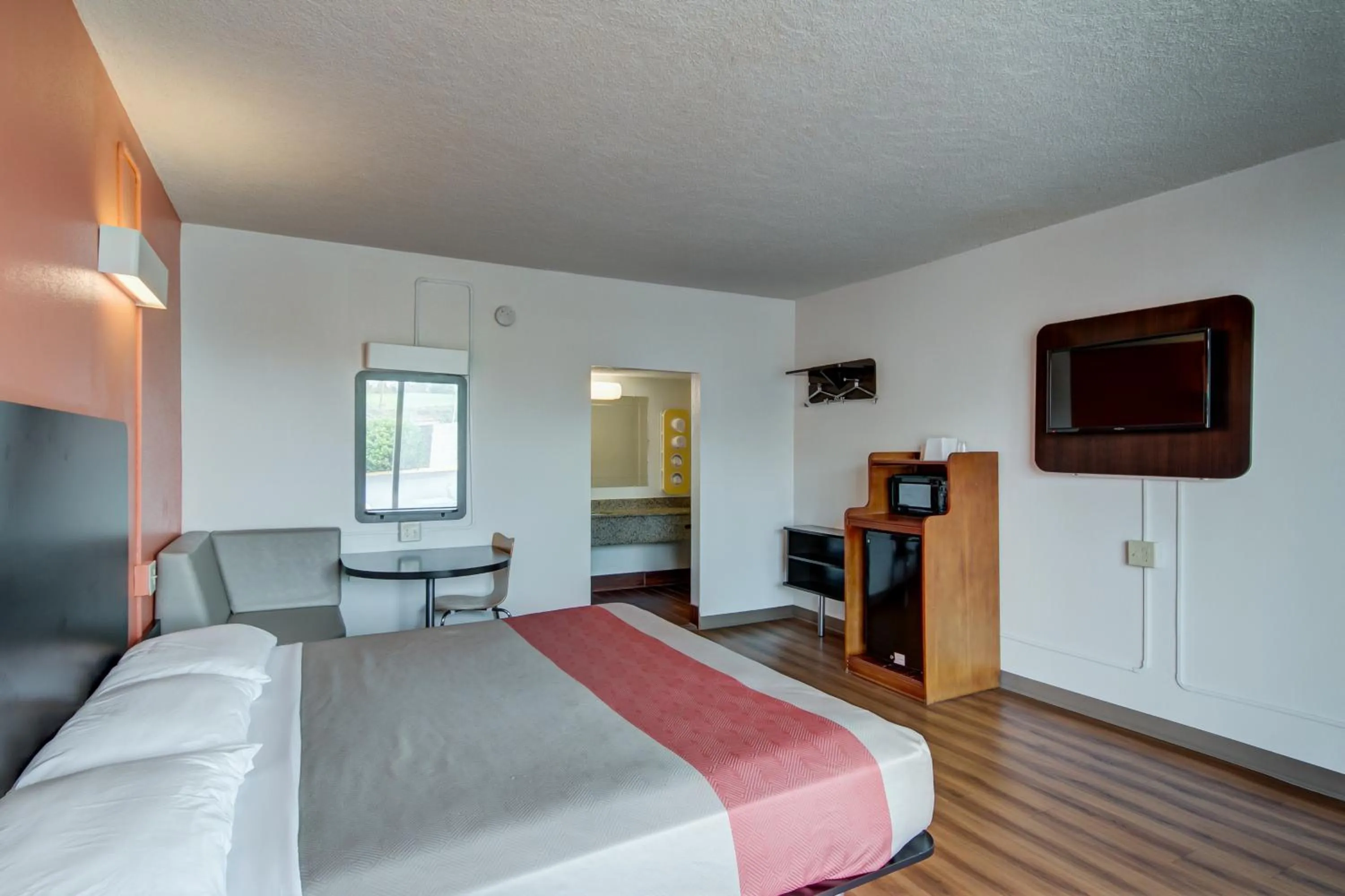 Bedroom, Bed in Motel 6-Somerset, KY