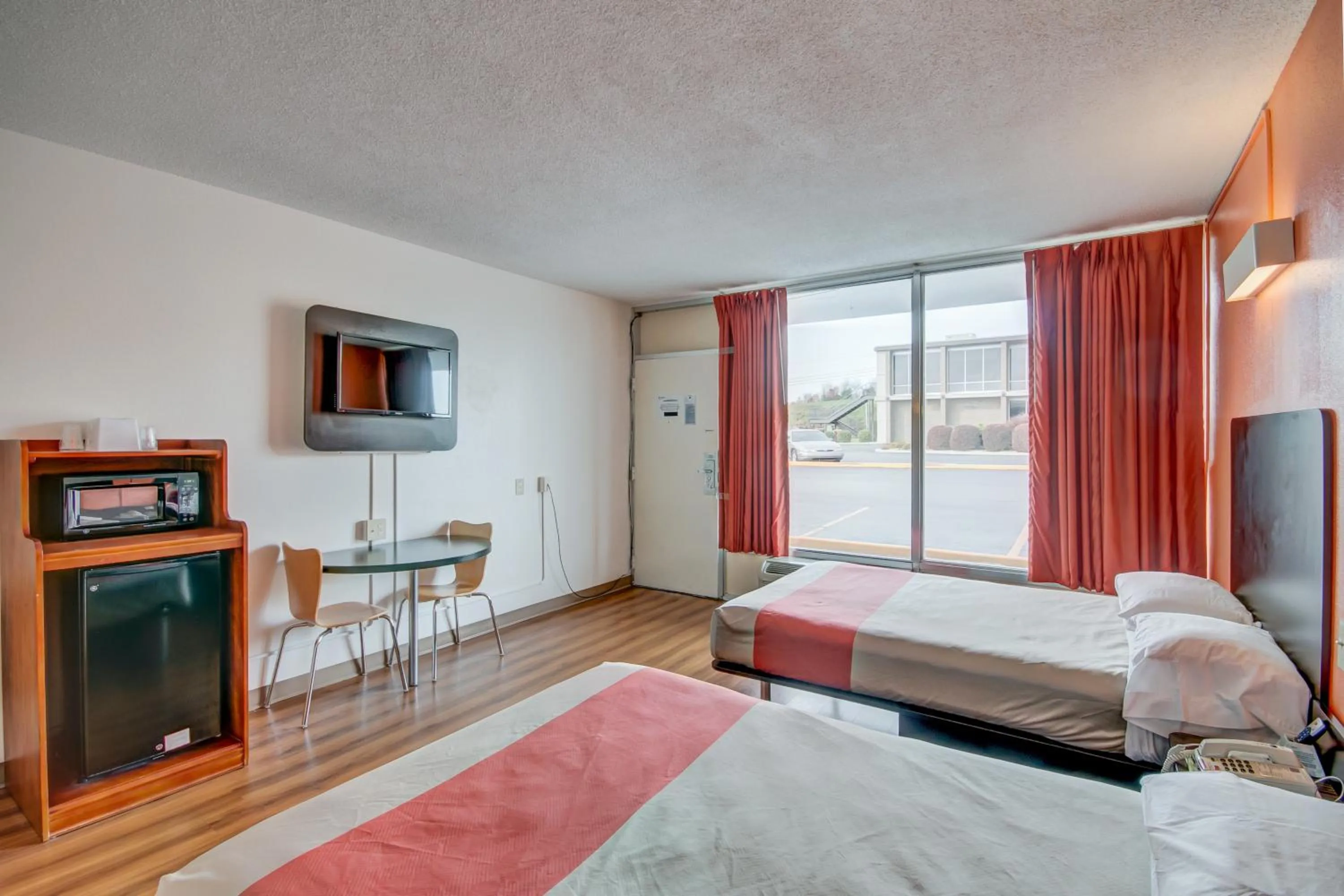 Bedroom, Bed in Motel 6-Somerset, KY