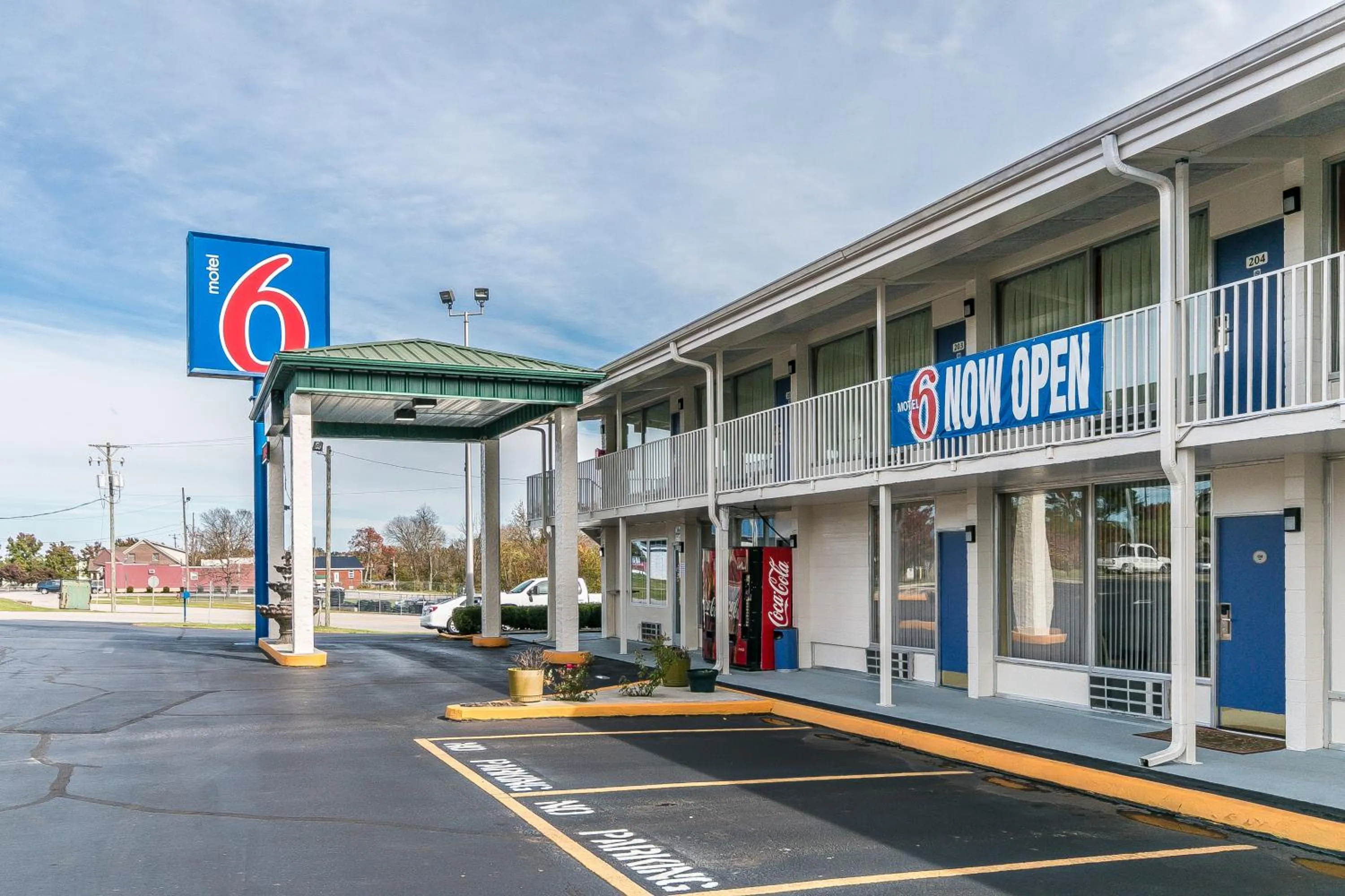Facade/entrance in Motel 6-Somerset, KY