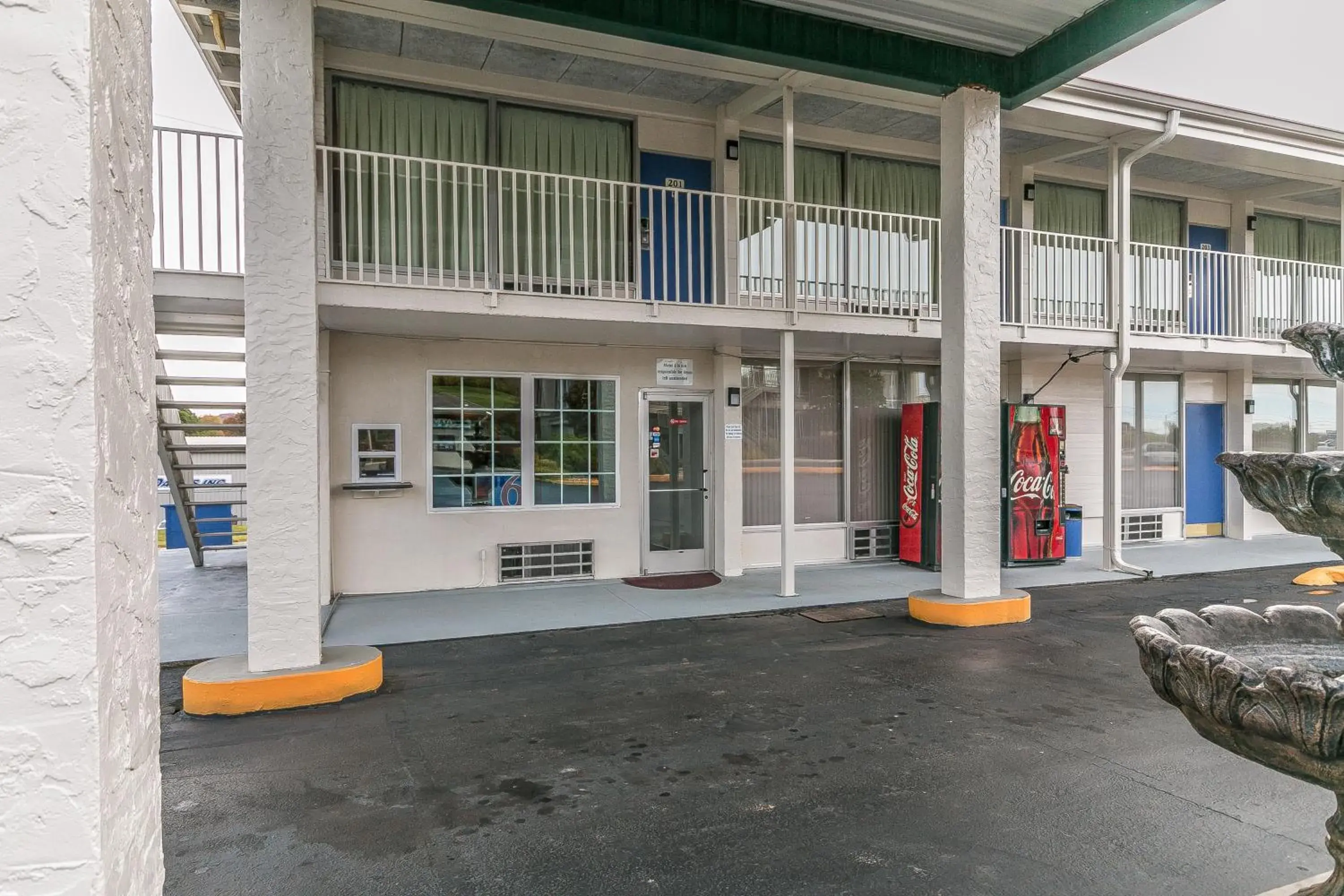 Facade/entrance in Motel 6-Somerset, KY Facade/entrance in Motel 6-Somerset, KY