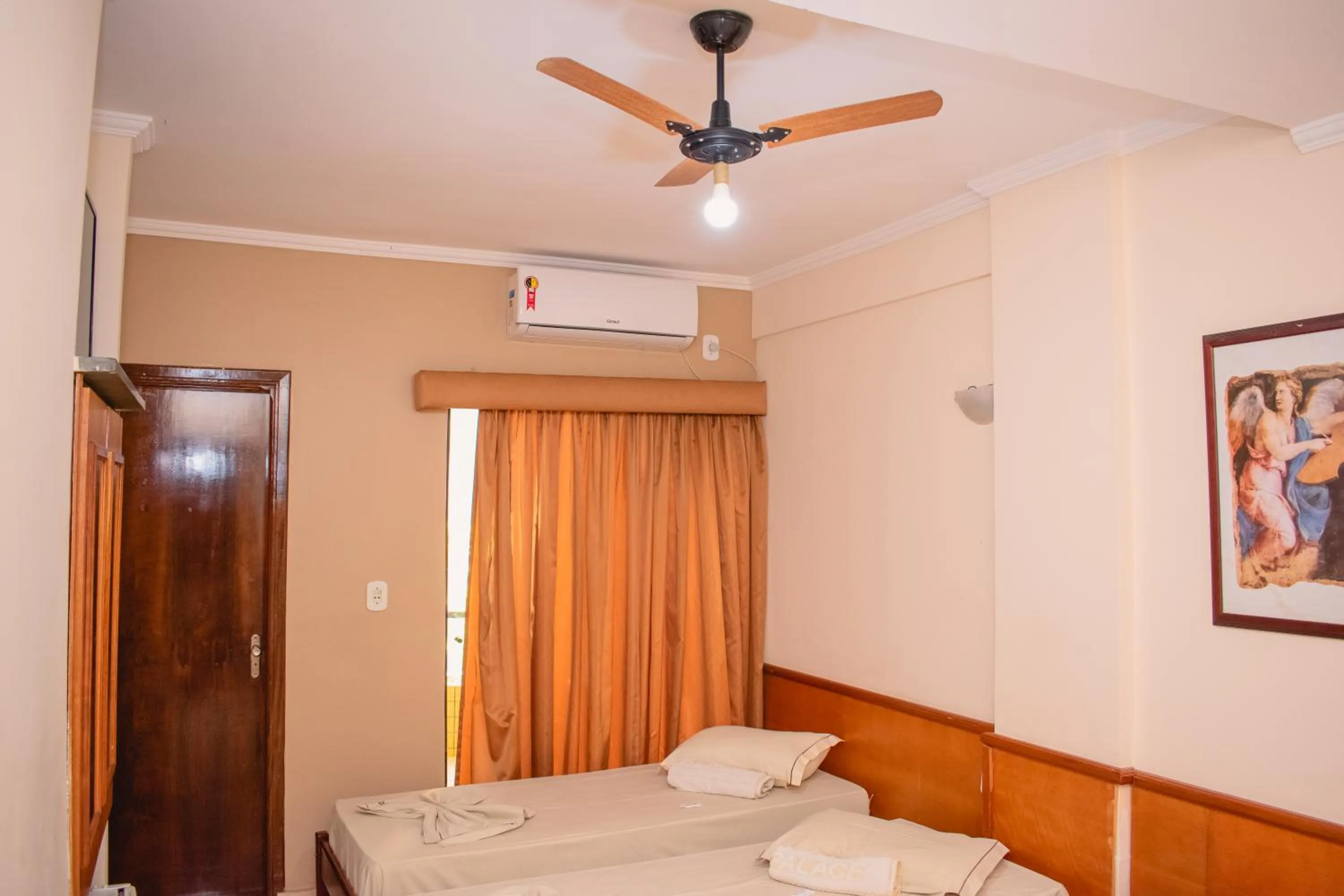 Bed in Hollywood Palace Hotel