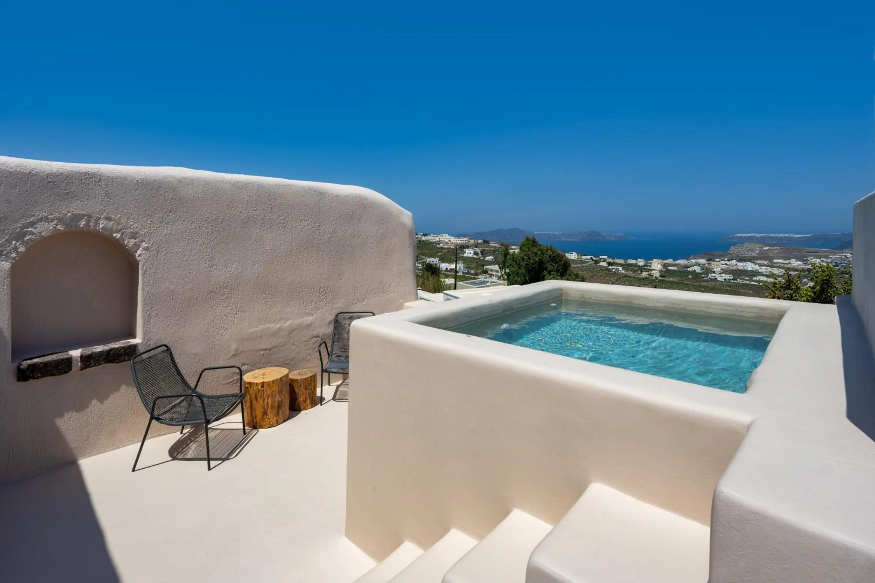 Hot Tub in Phaos 1870, A restored Winery