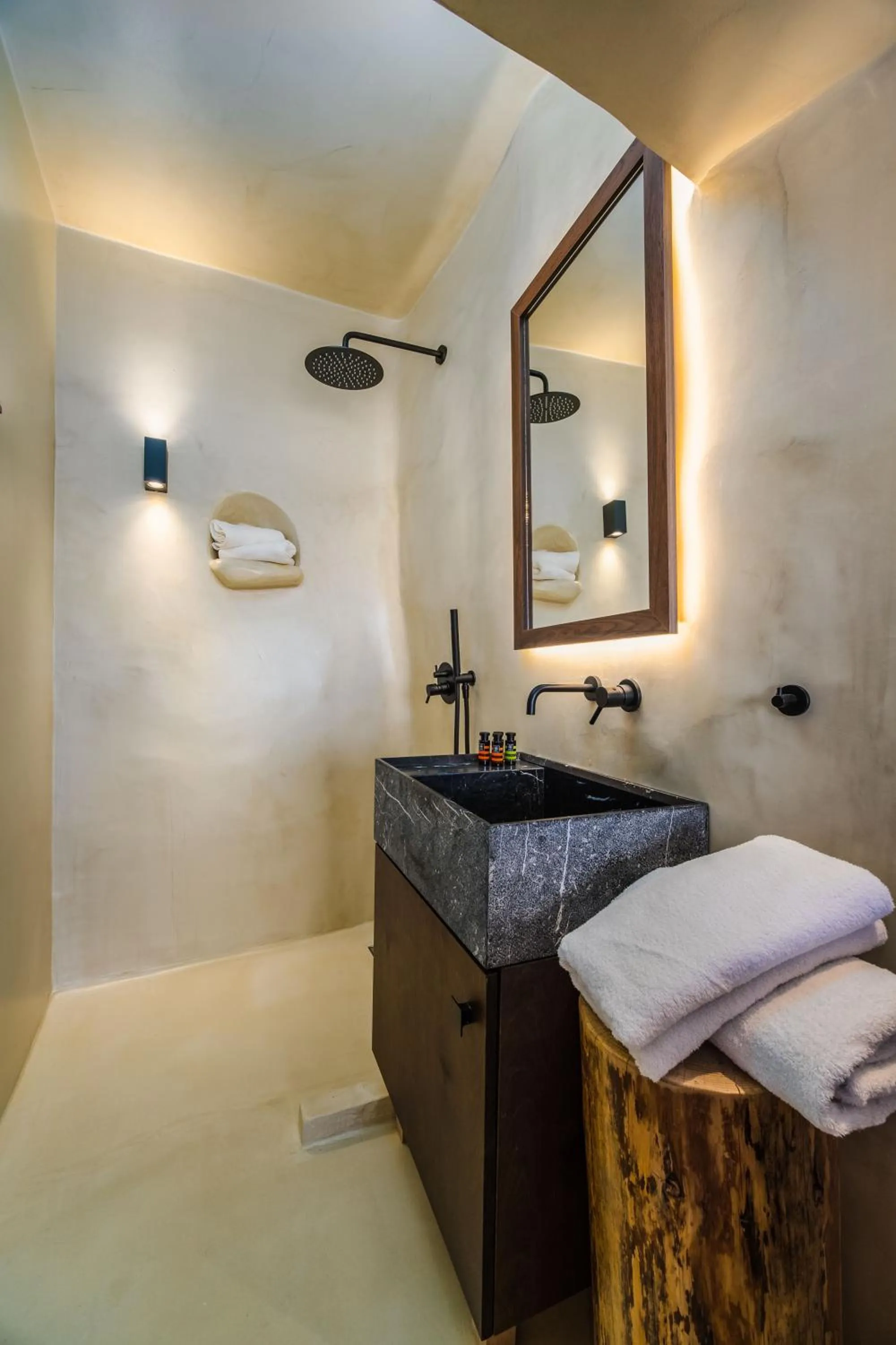 Bathroom in Phaos 1870, A restored Winery