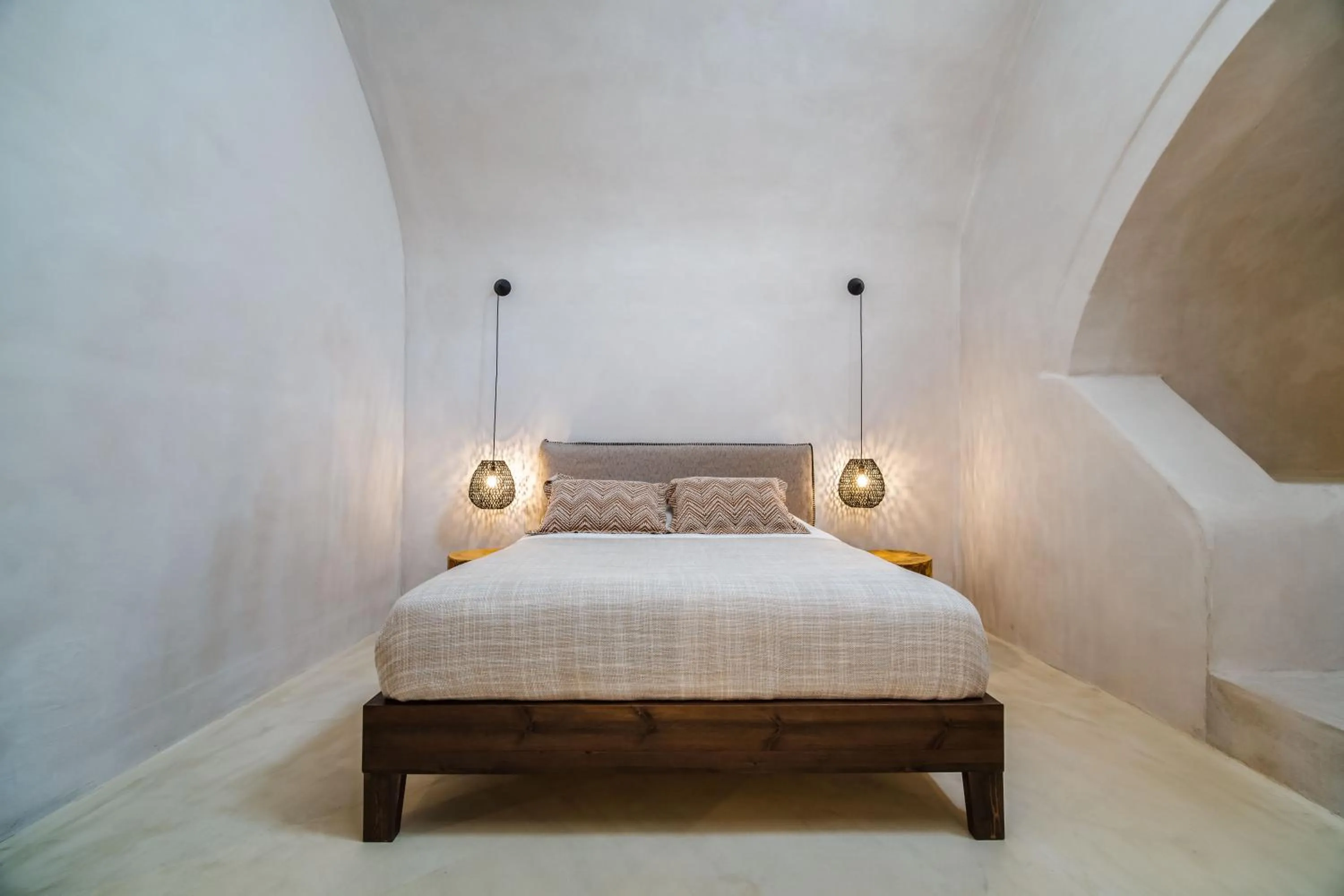 Bed in Phaos 1870, A restored Winery